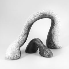 Sculpture abstraite minimale en noir et blanc : "Cover" (couverture)