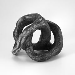Sculpture abstraite minimale en noir et blanc : "MUDDLE" (boue)