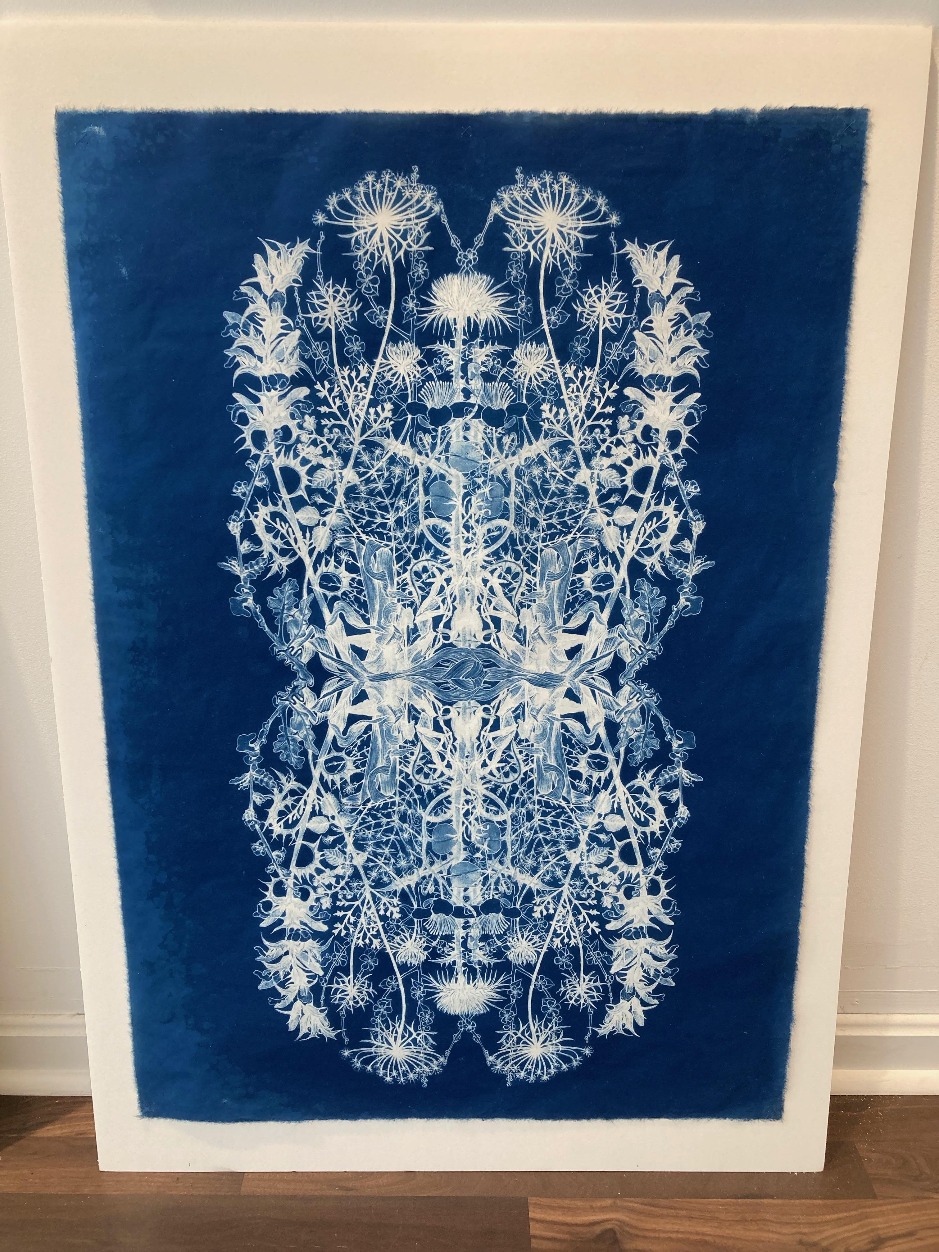 « Botanical Rhapsody II »  Photographie à motif floral réaliste/abstraite bleu/blanc en vente 1
