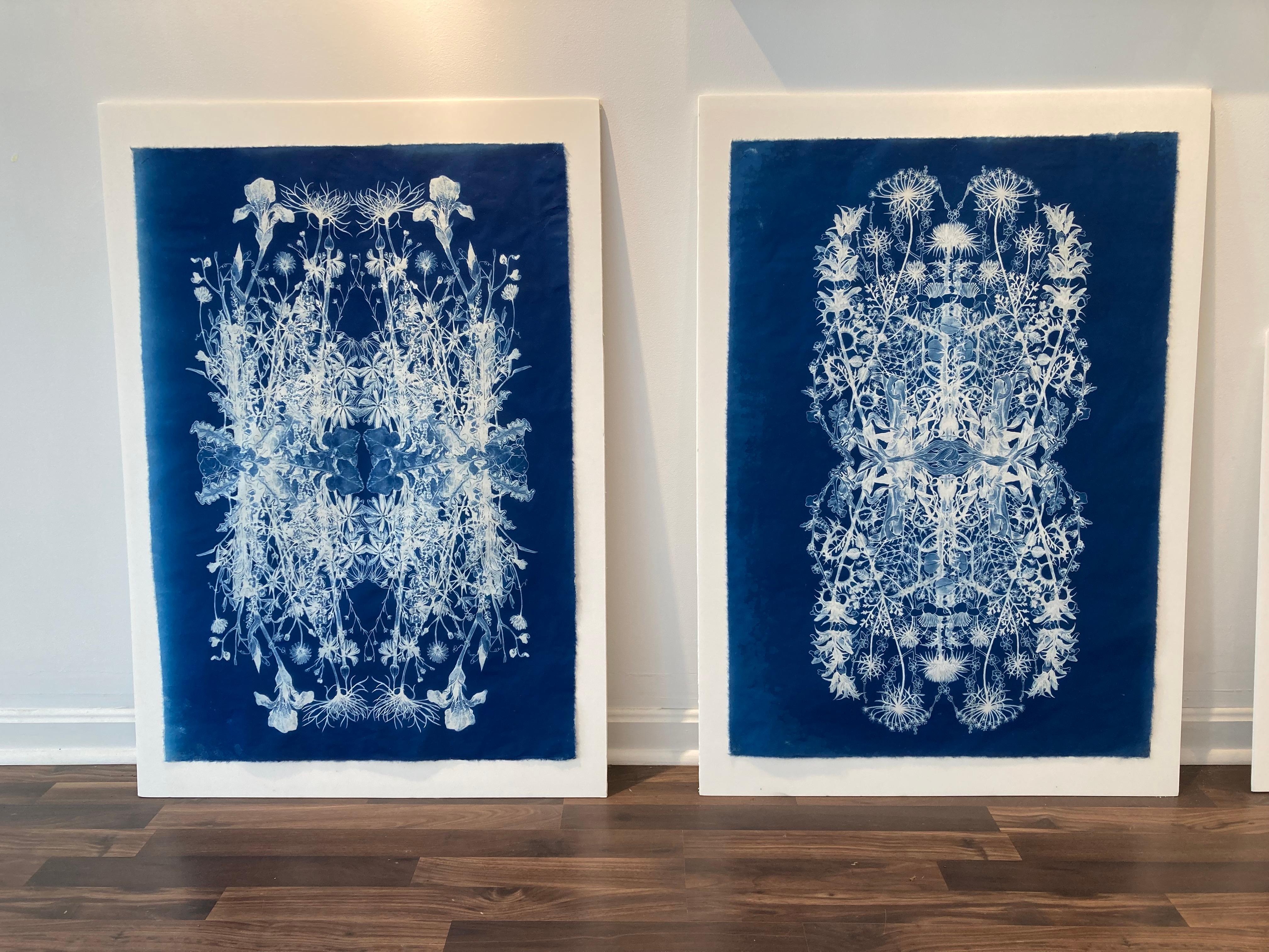 « Botanical Rhapsody II »  Photographie à motif floral réaliste/abstraite bleu/blanc en vente 2
