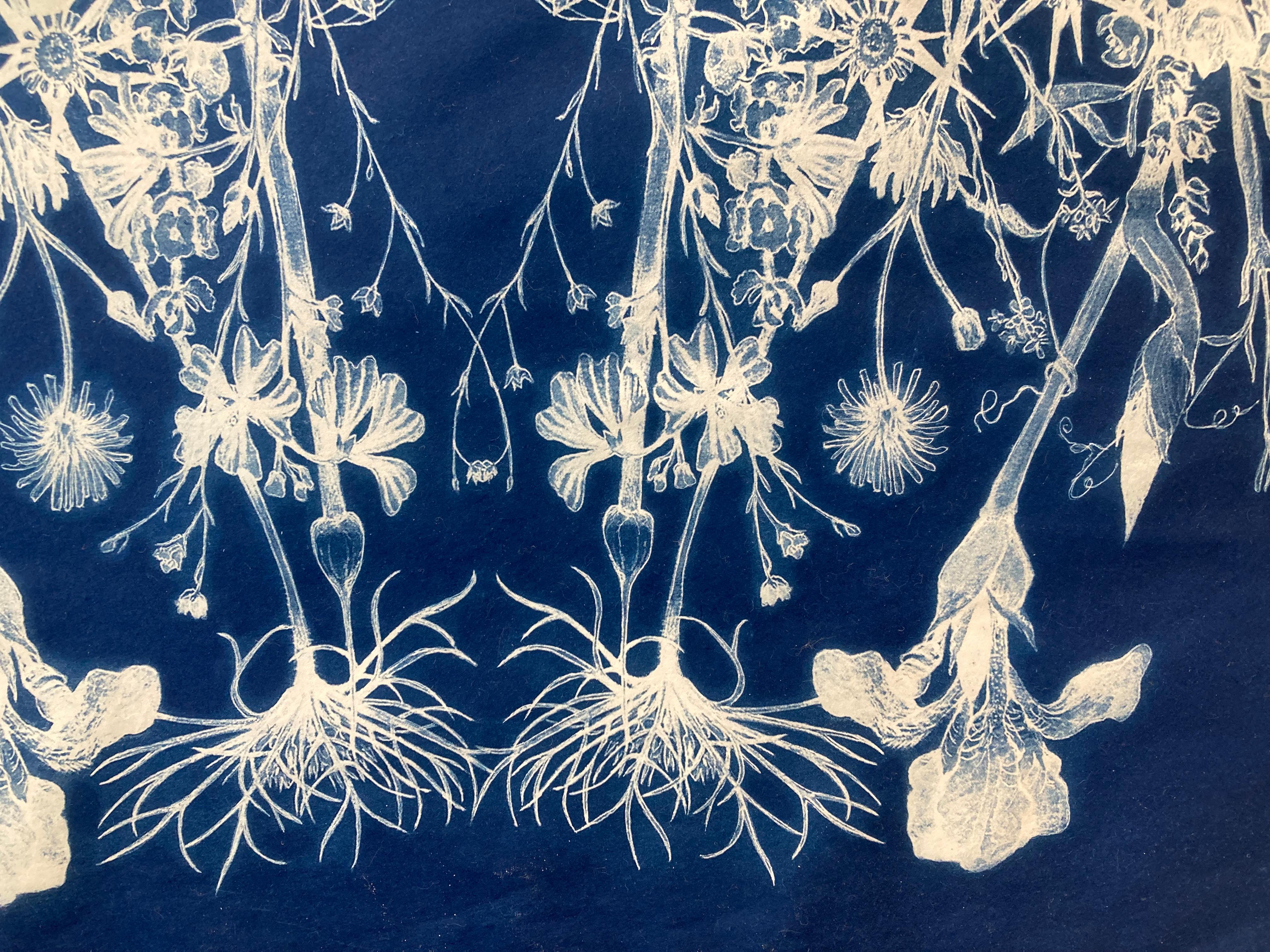 'Botanical Rhapsody'.   Photographie à motif floral réaliste/abstraite bleu/blanc   en vente 2