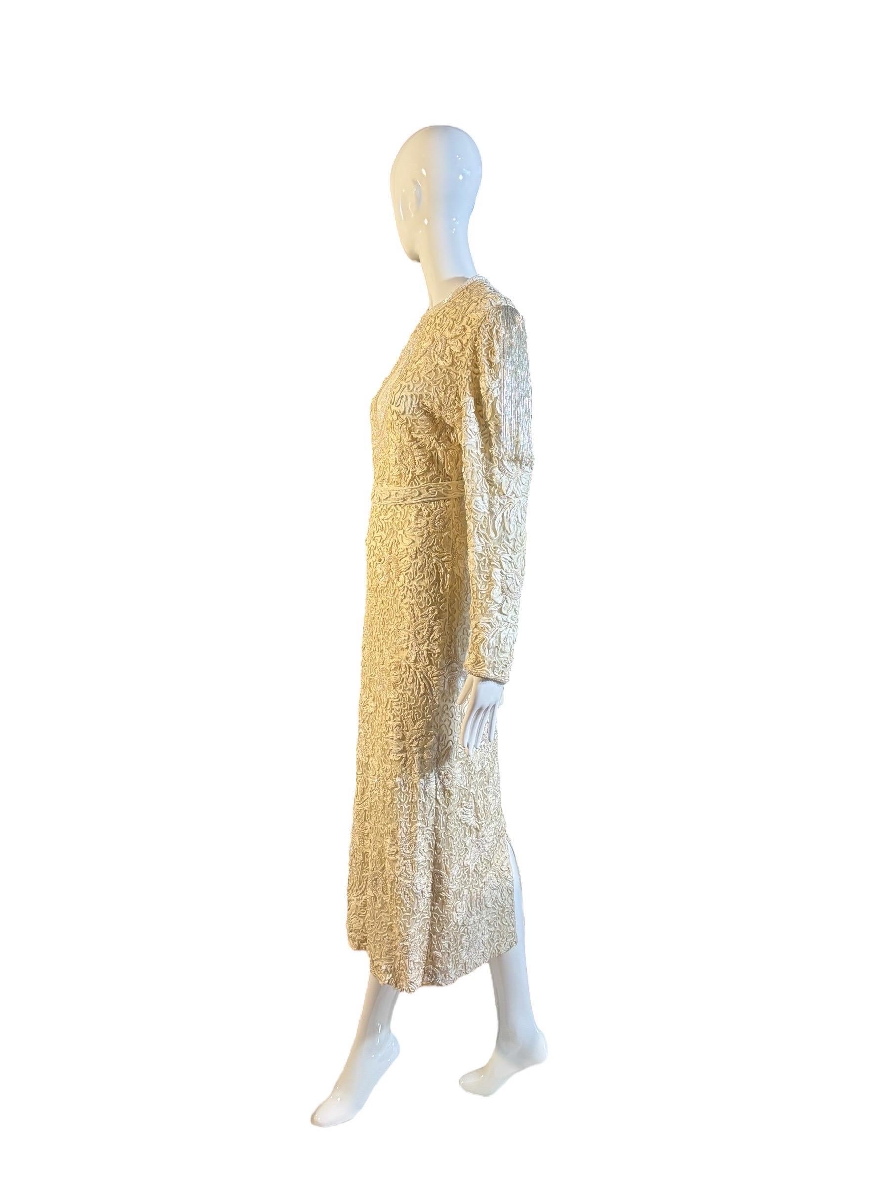 Judith Ann Creations Perlenbesetztes elfenbeinfarbenes Kleid mit Kristallquasten an den Schultern, 1980er Jahre im Zustand „Gut“ im Angebot in Kingston, NY