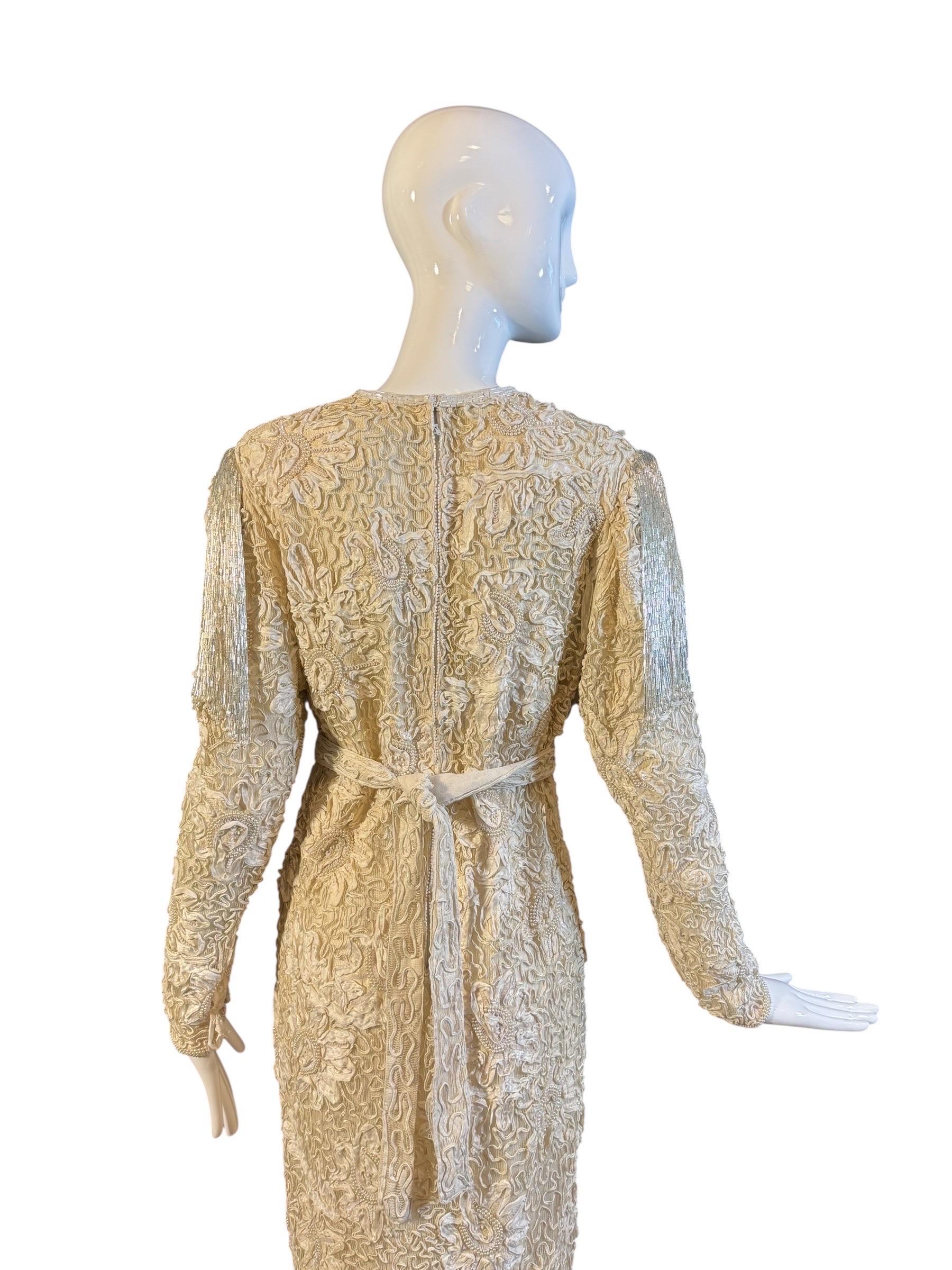 Judith Ann Creations Perlenbesetztes elfenbeinfarbenes Kleid mit Kristallquasten an den Schultern, 1980er Jahre im Angebot 1