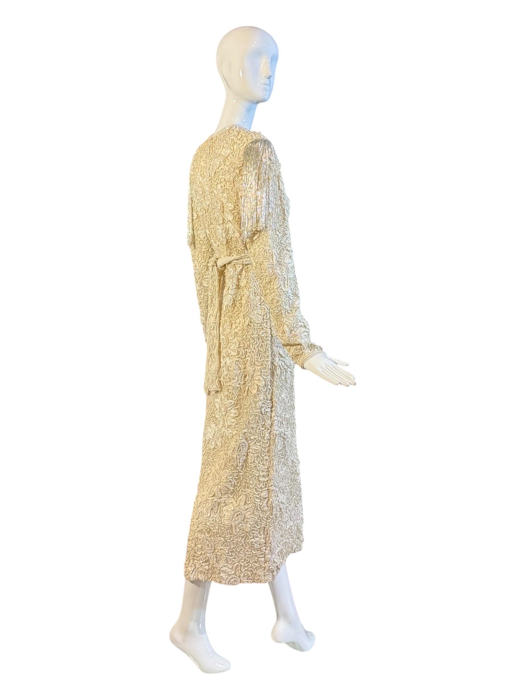 Judith Ann Creations Perlenbesetztes elfenbeinfarbenes Kleid mit Kristallquasten an den Schultern, 1980er Jahre im Angebot 2