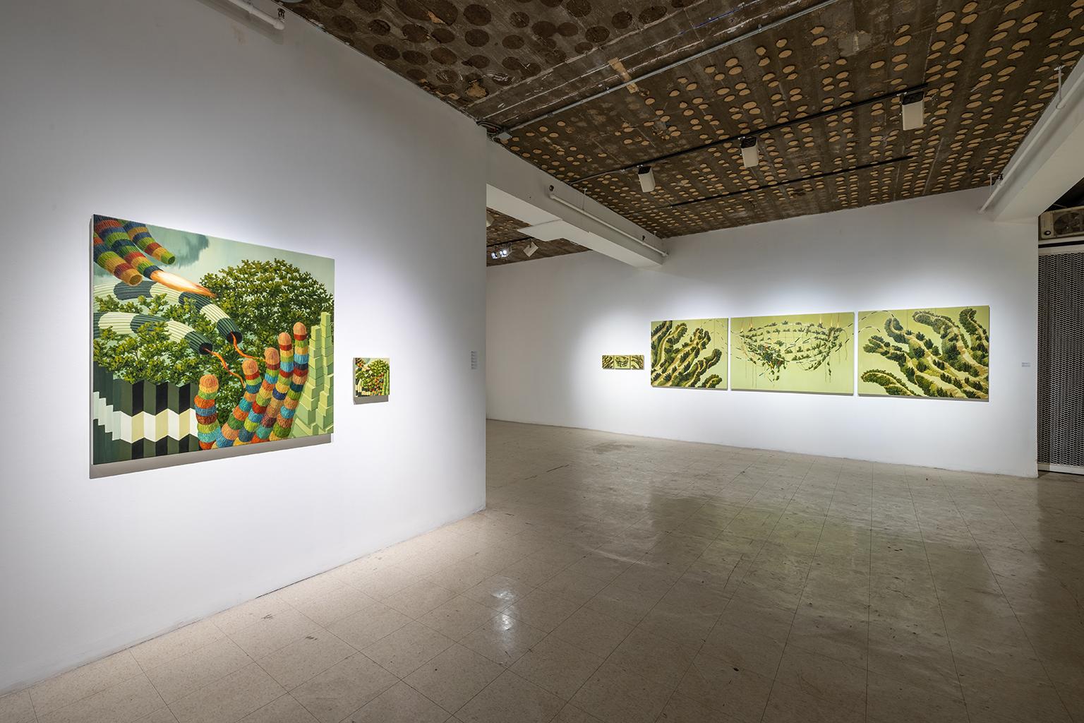 Guantes grandes de trapo (Tríptico) - Painting de Judith Berry