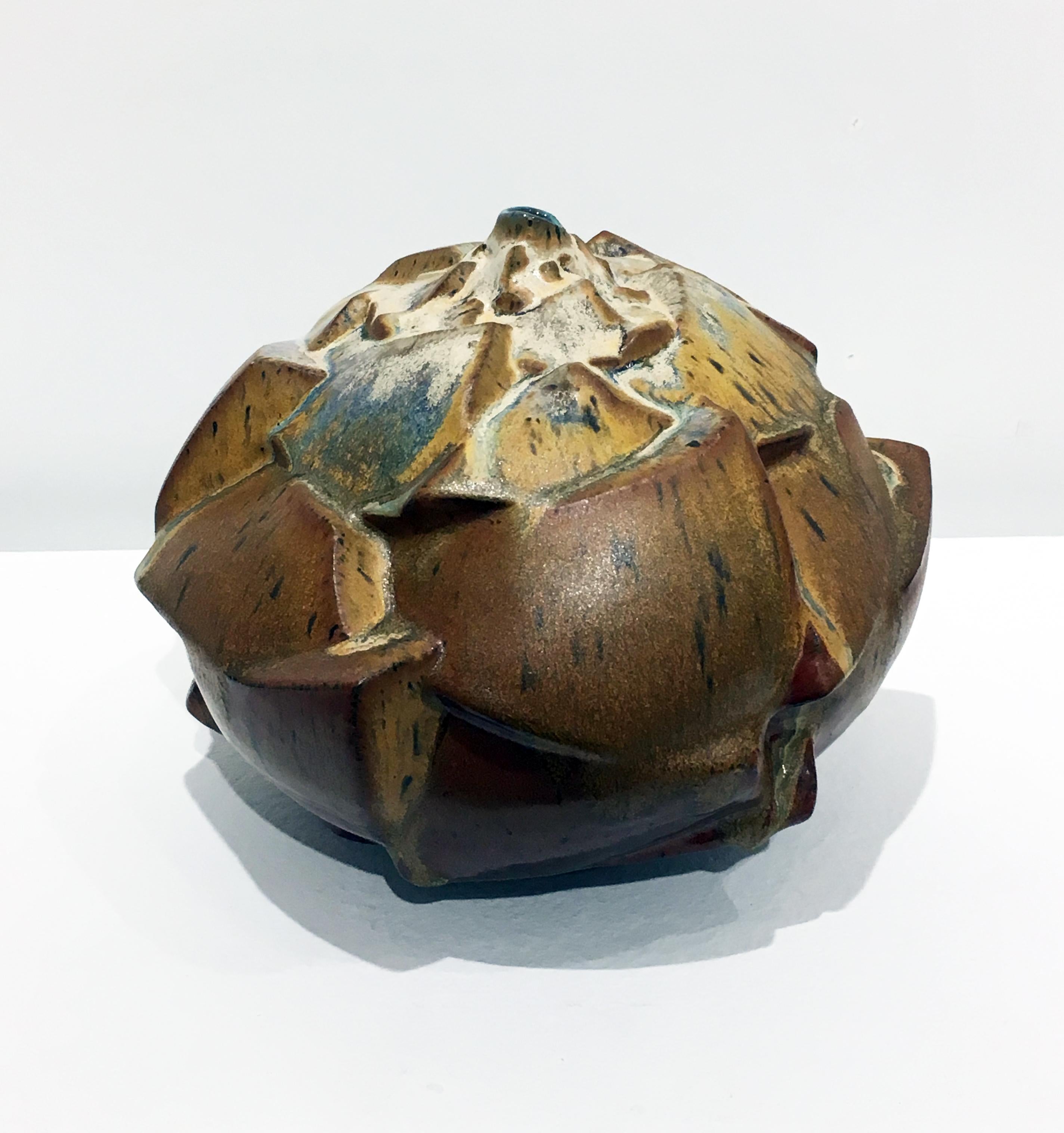 Contemporary, Geometrisch, Keramik, Gefäß, Skulptur, Steingut, Glasur, Design – Sculpture von Judith Ernst