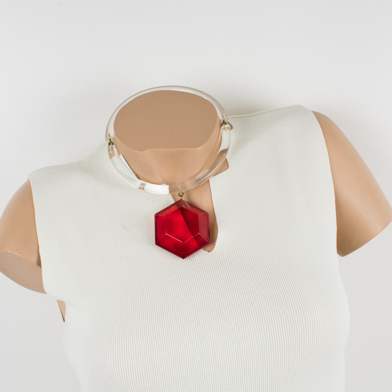 A fabulous piece of art by Judith Hendler. This necklace is from the 1980s. It has the iconic clear acrylic - Lucite neck tube ring and is ornate with a dimensional geometric diamond-shaped pendant in transparent bright red color.
Measurements: