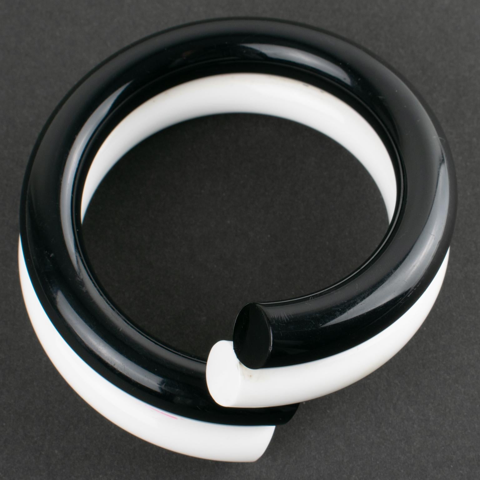 Judith Hendler Black and White Acrylic Bypass Bracelet Bangle For Sale 7
