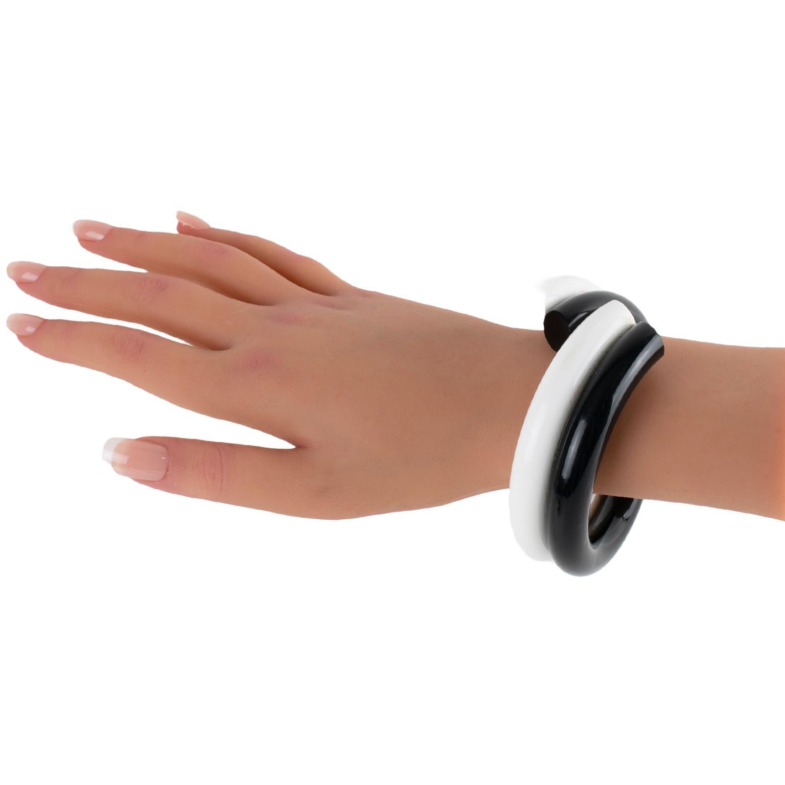 Judith Hendler Black and White Acrylic Bypass Bracelet Bangle For Sale 2