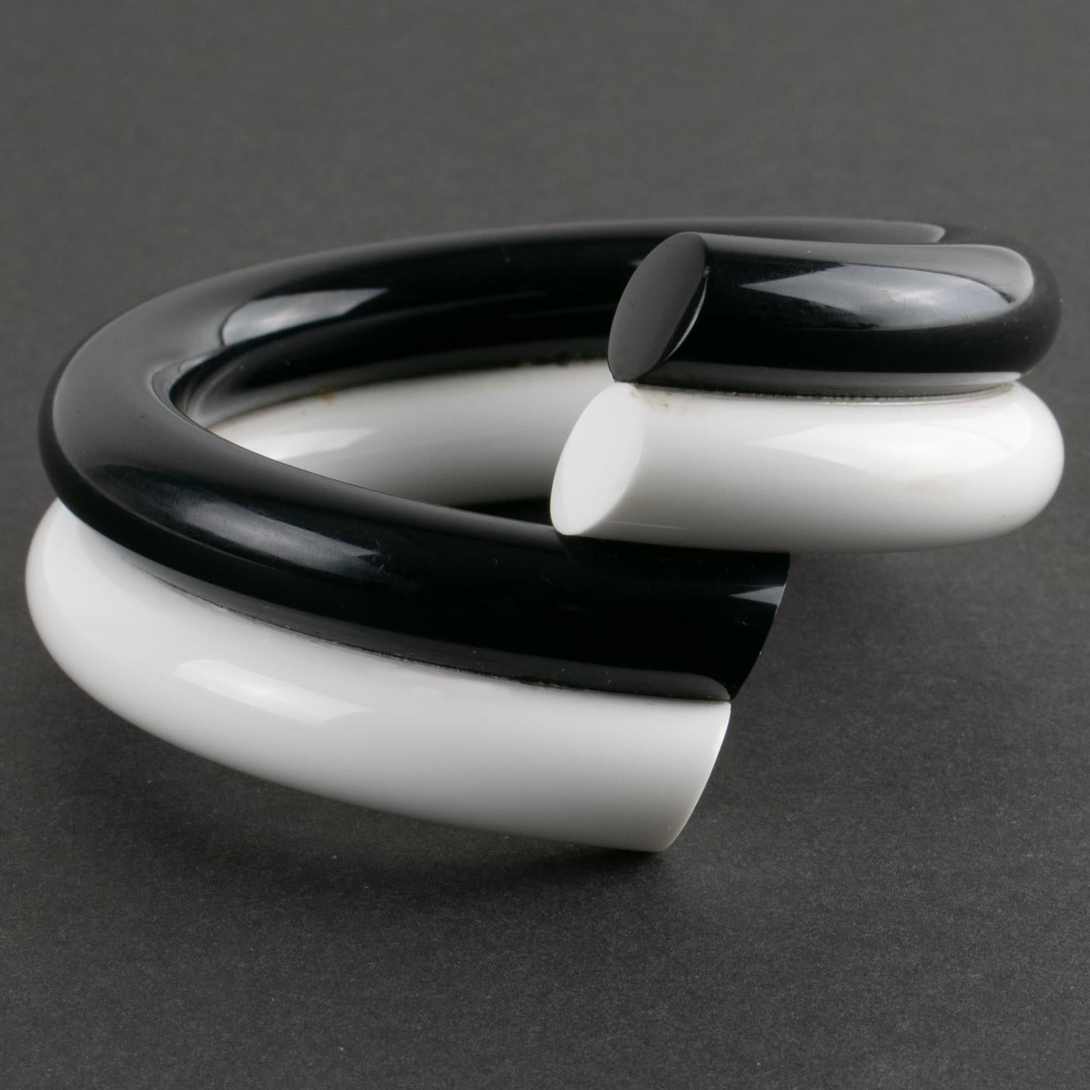 Judith Hendler Black and White Acrylic Bypass Bracelet Bangle For Sale 3
