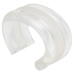 Bracciale in acrilico trasparente e smerigliato di Judith Hendler