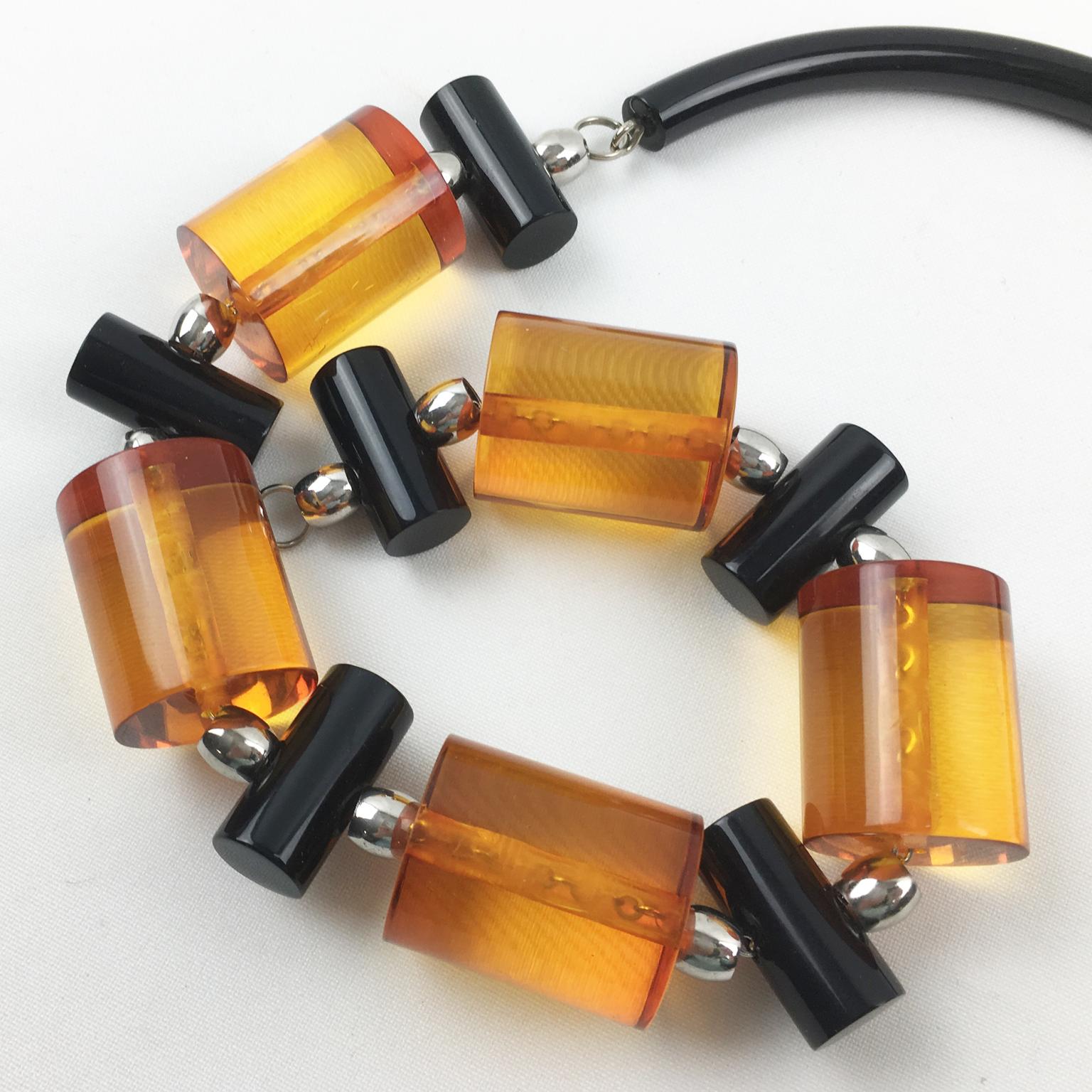 Judith Hendler Choker-Halskette aus orangefarbenem und schwarzem Acryl und Lucite im Angebot 1