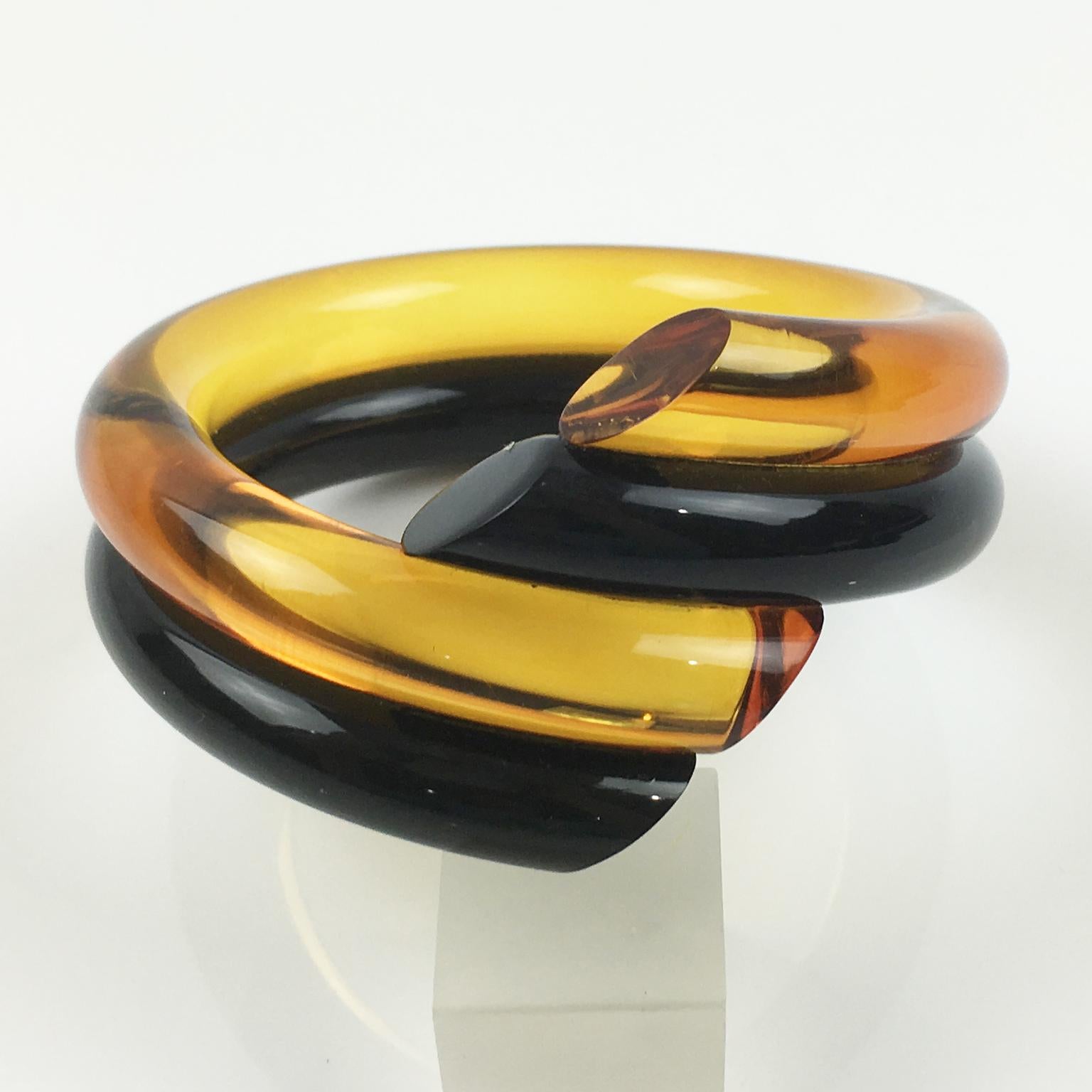 Elegant 1980s Judith Hendler Lucite or Acrylic bracelet bangle. This bracelet is transparent orange and black with coiled design. Judith Hendler is a designer from the 1980s. She created stylish Lucite or acrylic jewelry for high-end stores and