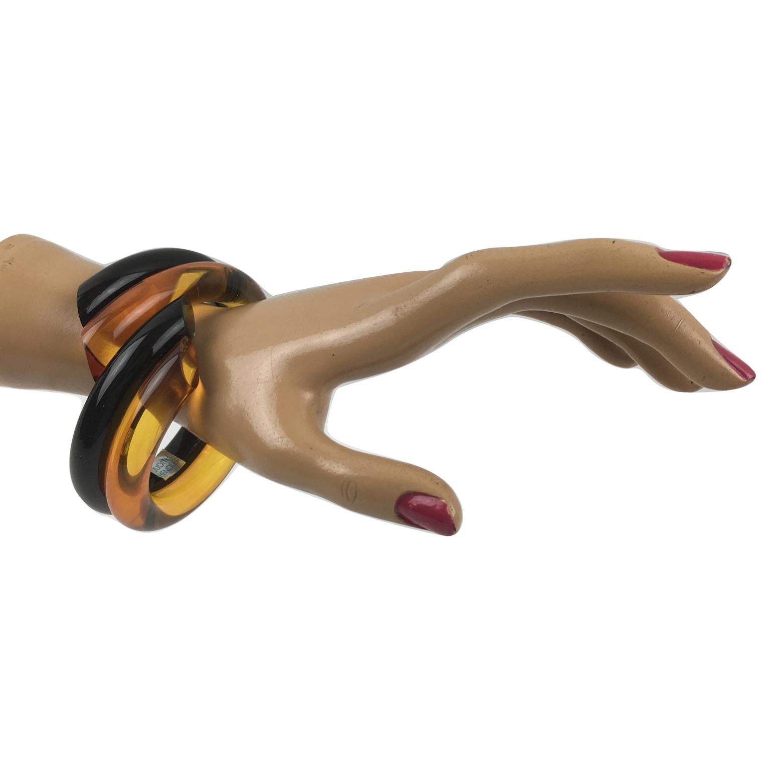 Judith Hendler Orange Black Lucite Acrylic Coiled Bracelet Bangle In Excellent Condition In Atlanta, GA