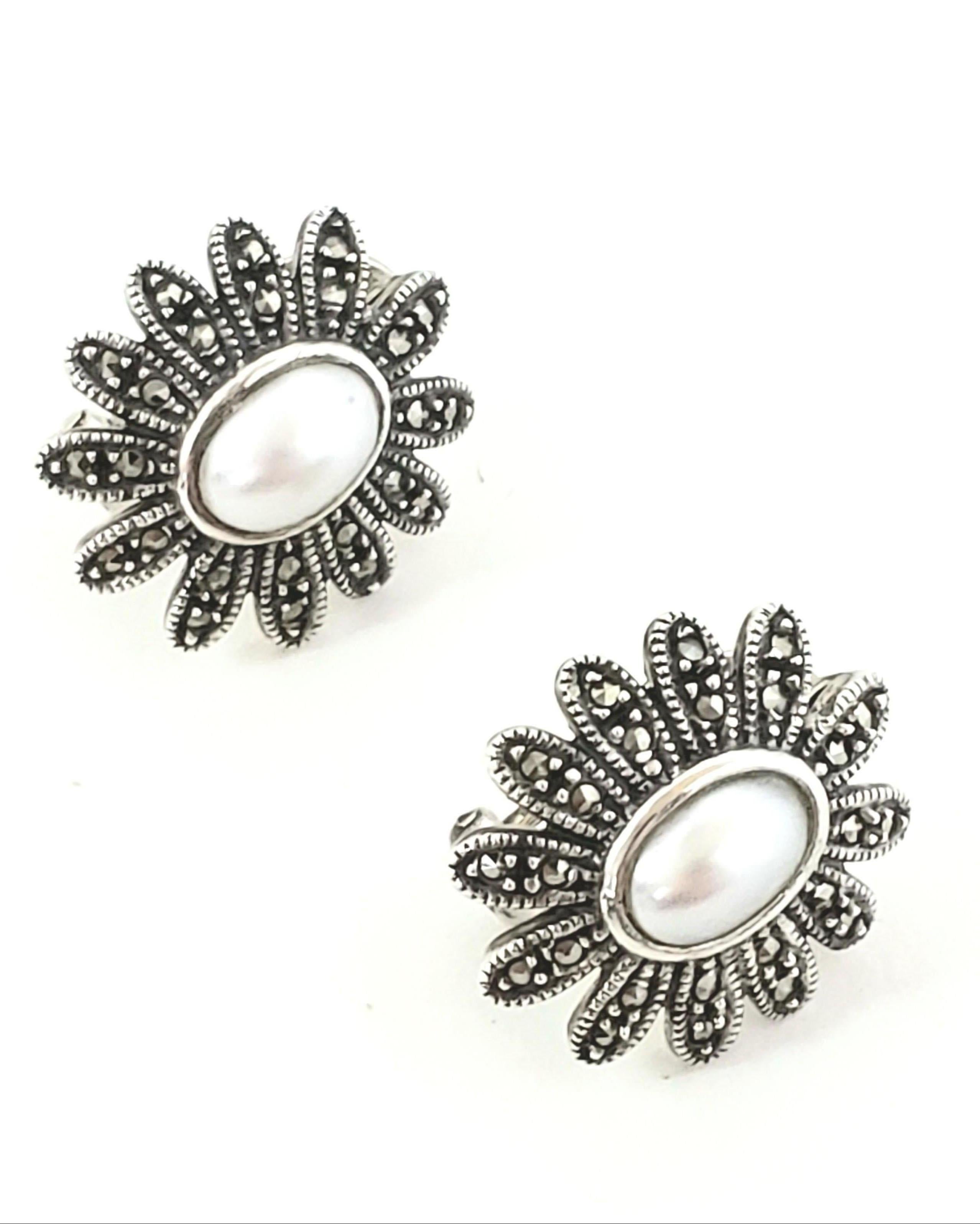 Judith Jack Sterling Silver Marcasite and Pearl Daisy Earrings

This is a beautiful pair of sterling silver marcasite and pearl daisy earrings with omega backs designed by Judith Jack.

Measurements:     Measures 3/4