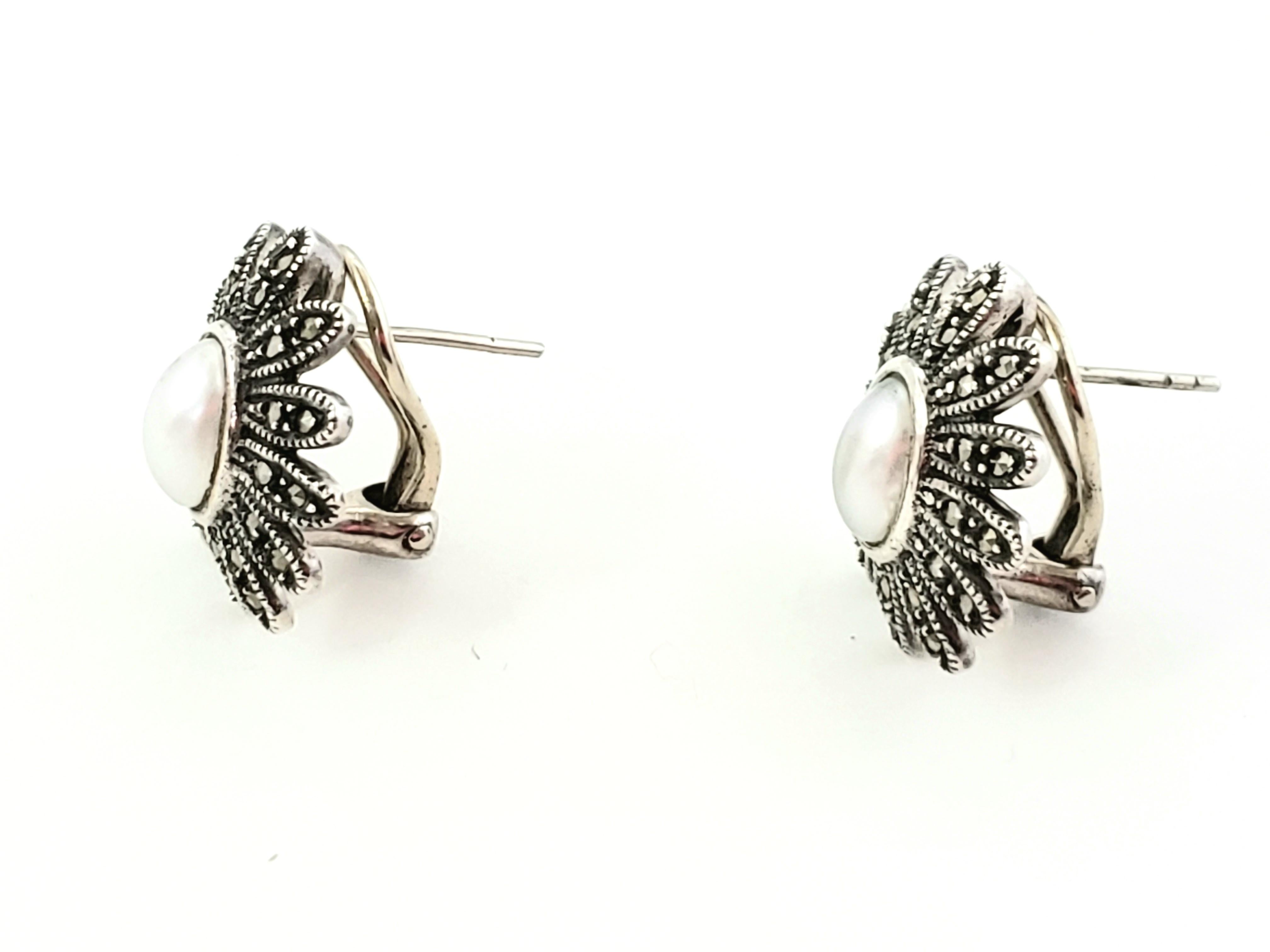 Judith Jack Sterling Silver Marcasite and Pearl Daisy Earrings In Good Condition For Sale In Washington Depot, CT