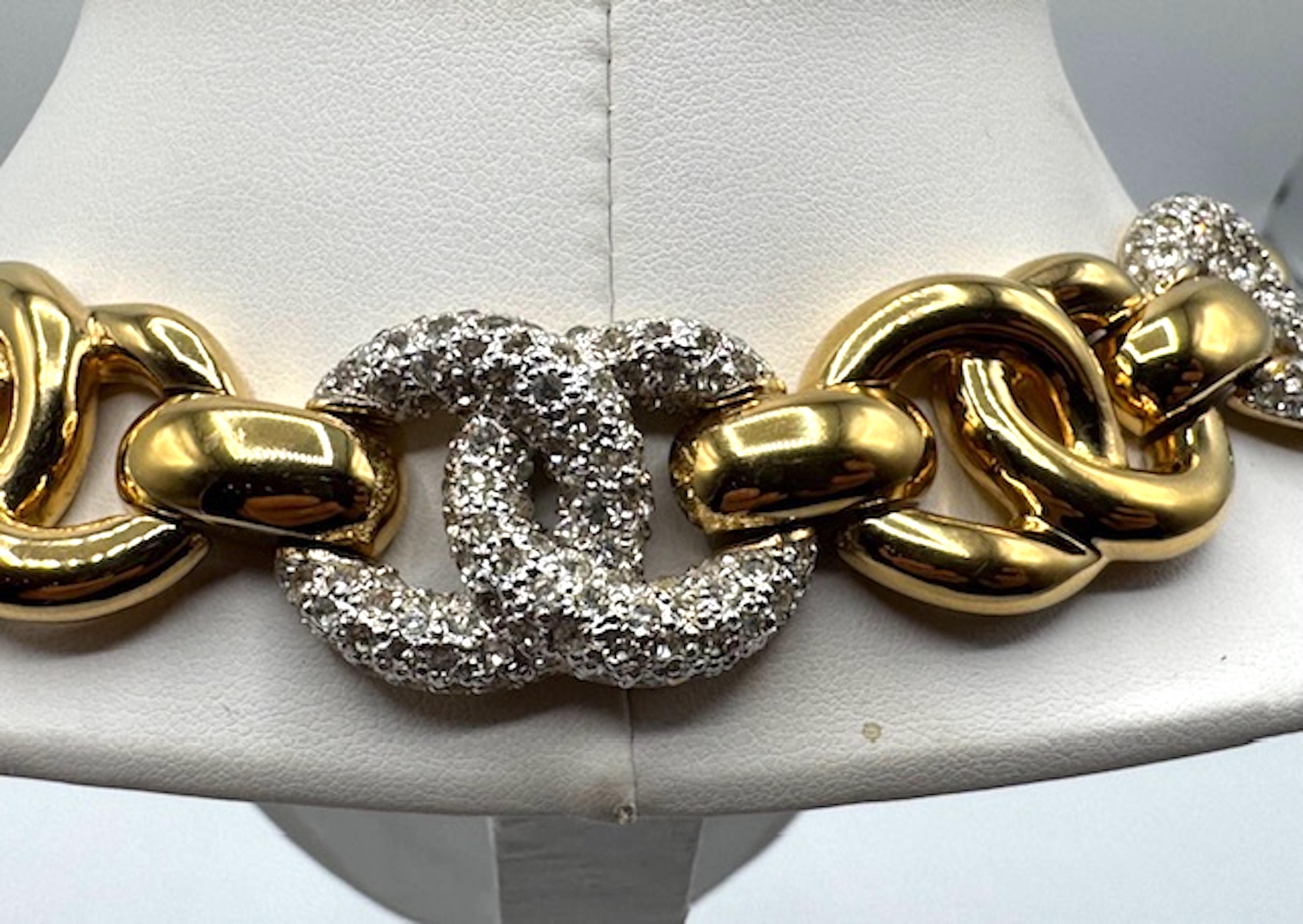 Judith Leiber 1980 - Collana a doppio anello in oro e strass con pavé in vendita 6
