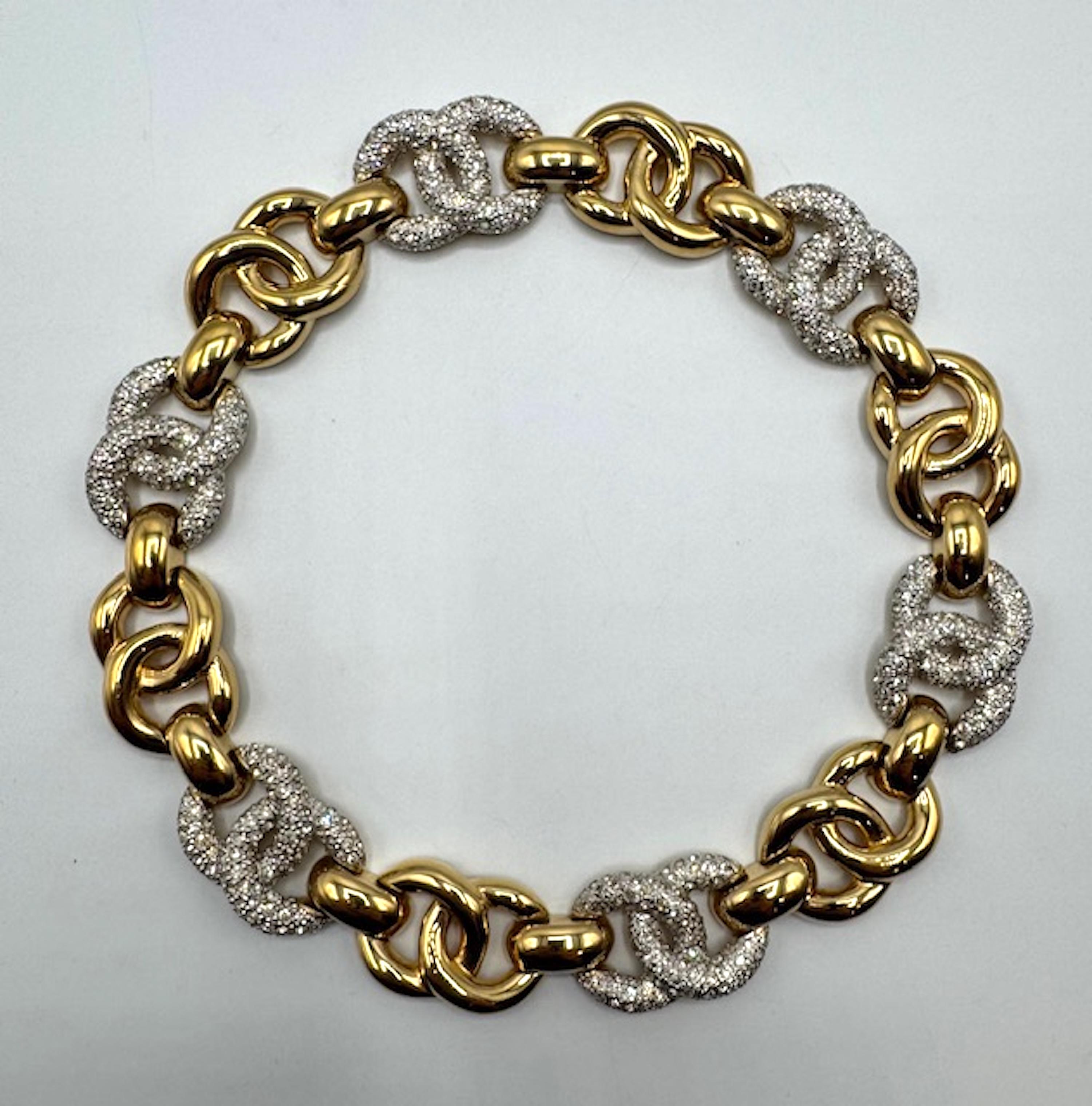Judith Leiber 1980 - Collana a doppio anello in oro e strass con pavé In condizioni ottime in vendita a New York, NY