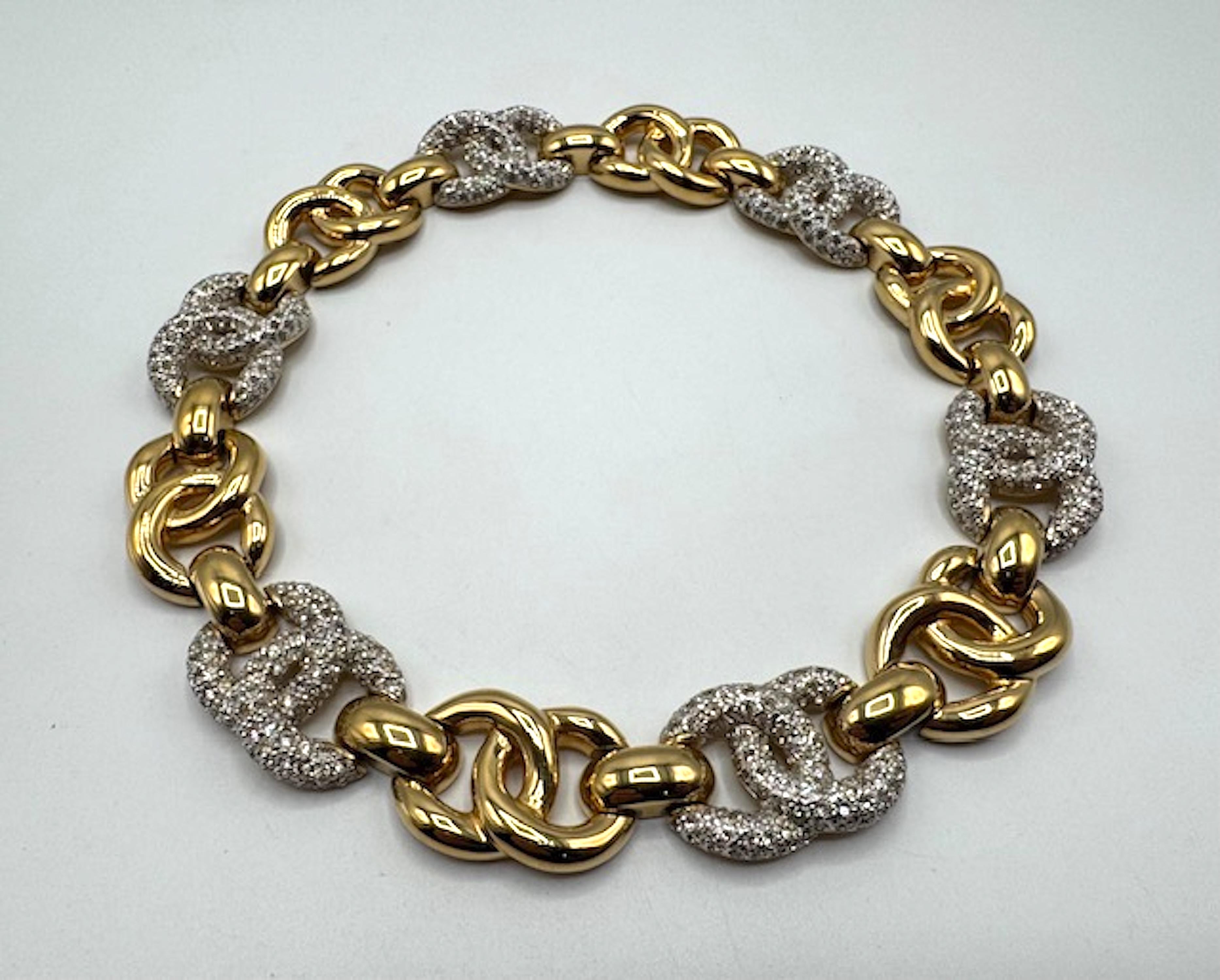 Donna Judith Leiber 1980 - Collana a doppio anello in oro e strass con pavé in vendita