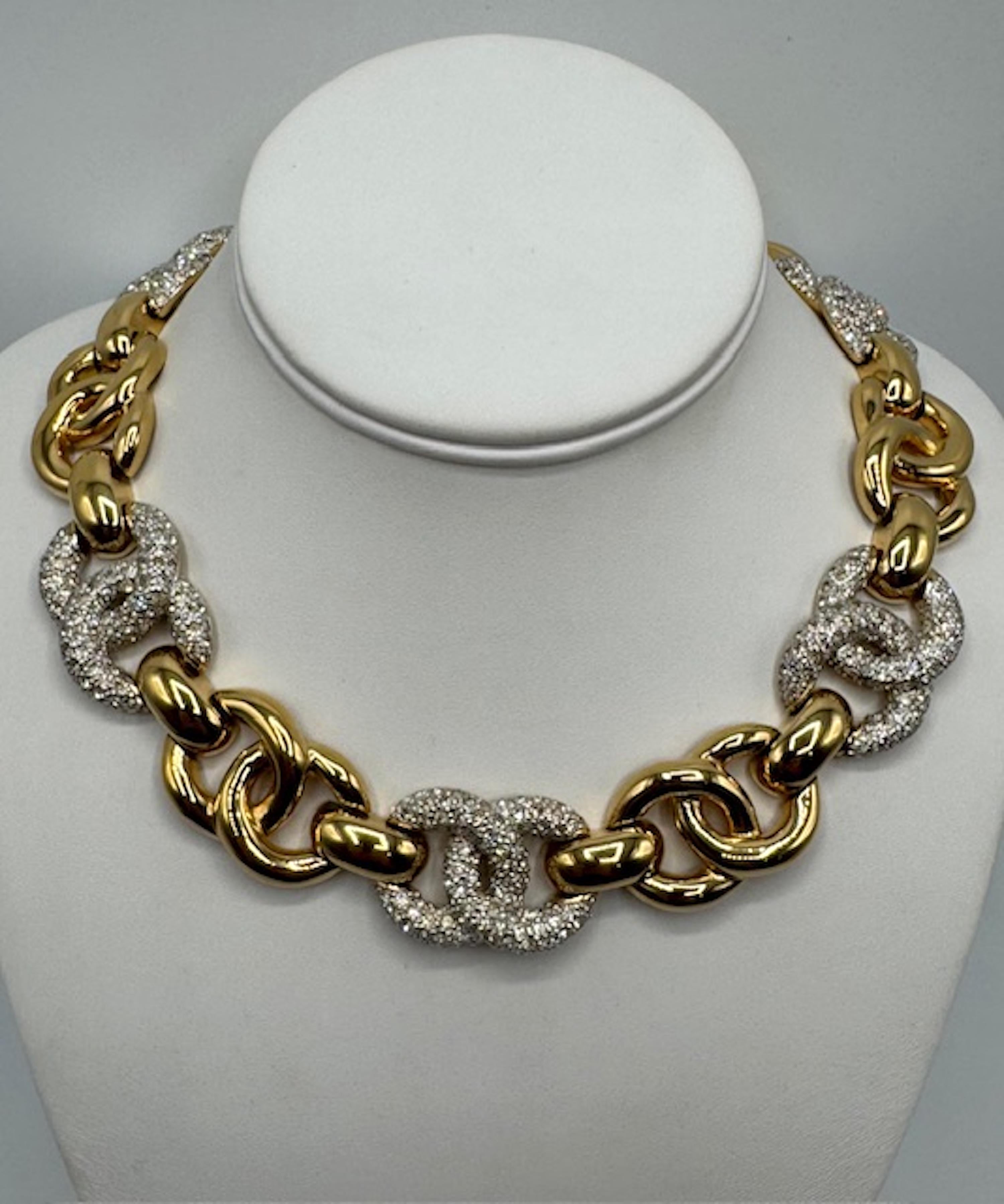 Judith Leiber 1980 - Collana a doppio anello in oro e strass con pavé in vendita 4