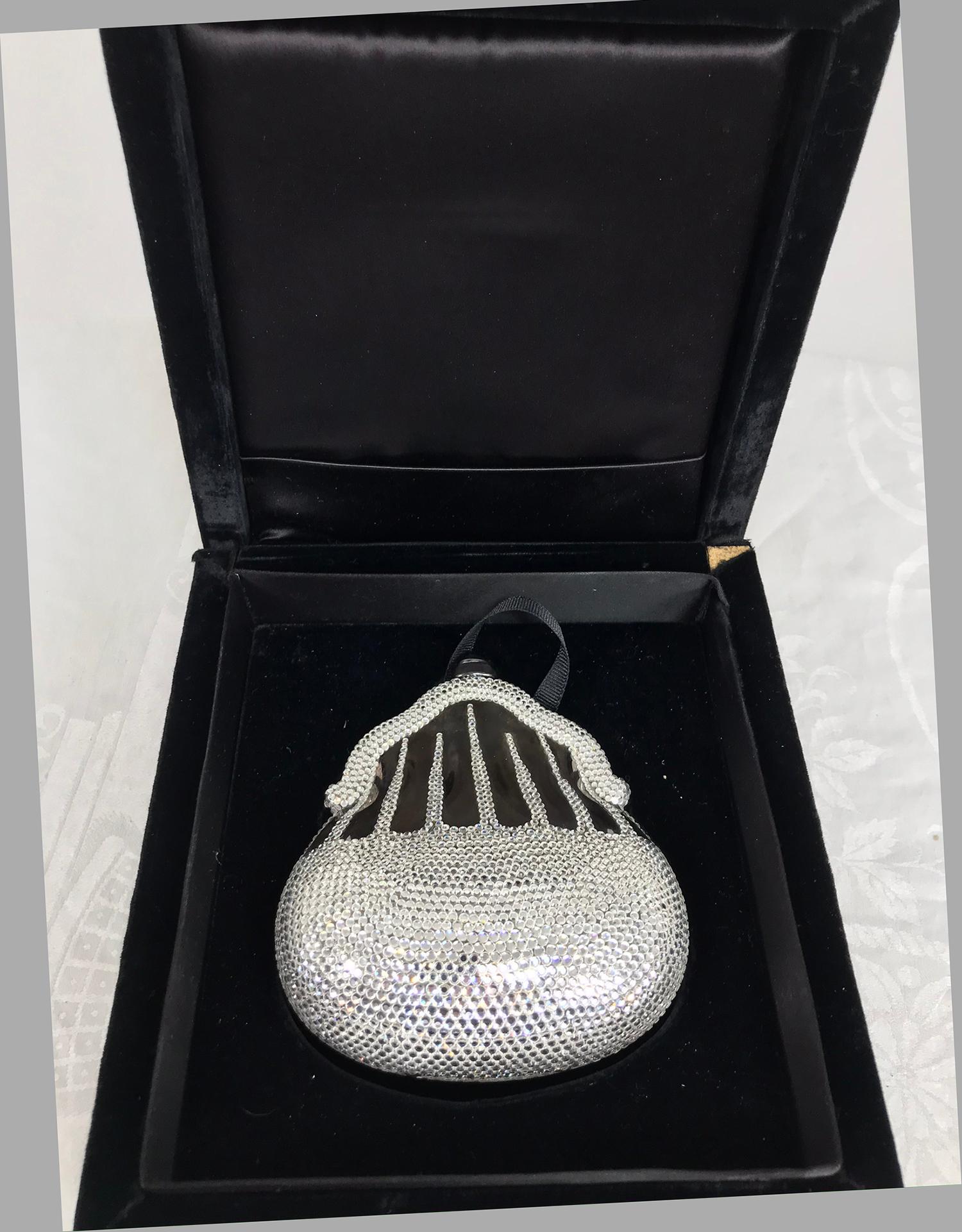 Judith Leiber 35th Anniversary Chatelaine Sterling Silver Sapphire Evening Bag In Good Condition In West Palm Beach, FL