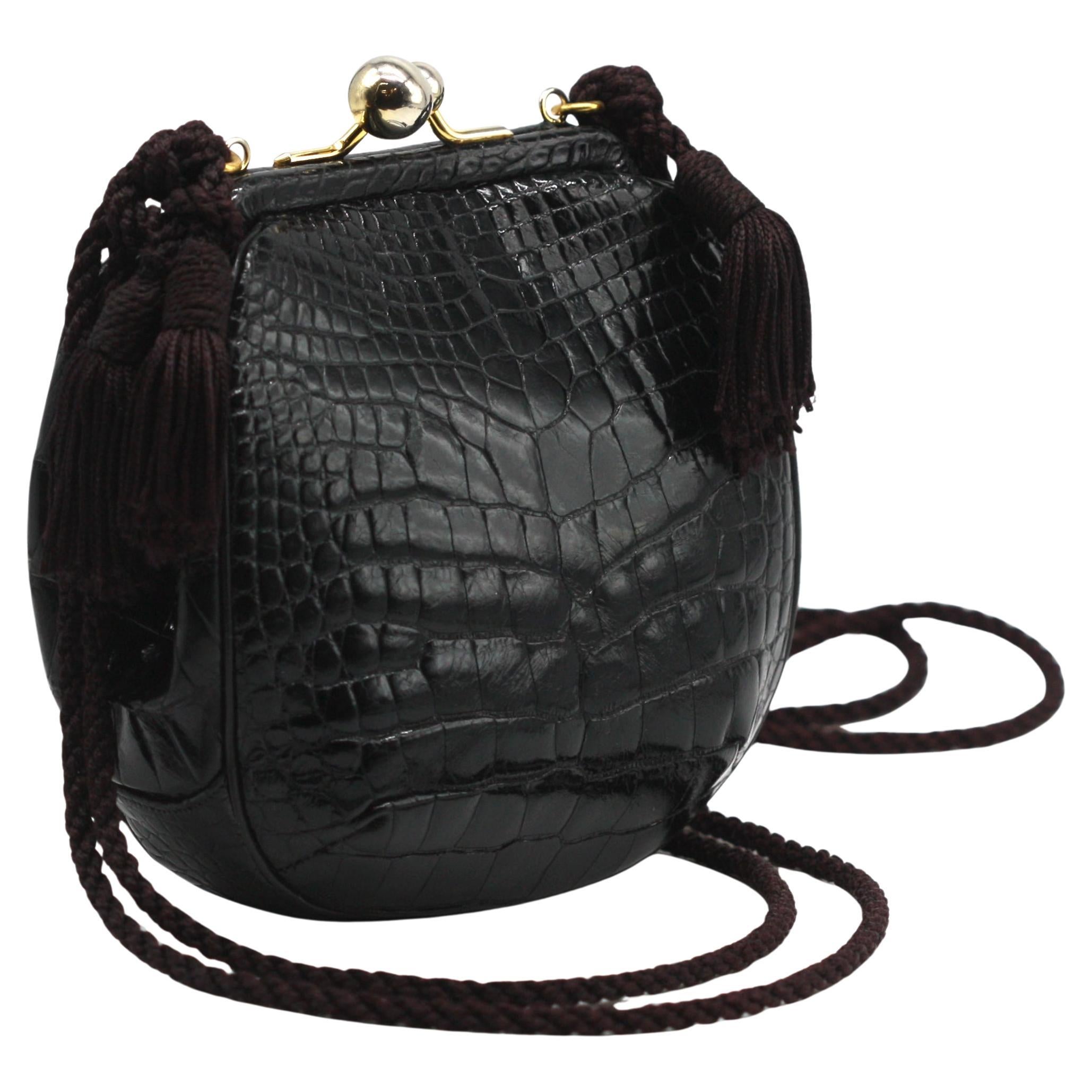 Porte-monnaie en alligator noir de Judith Leiber en vente