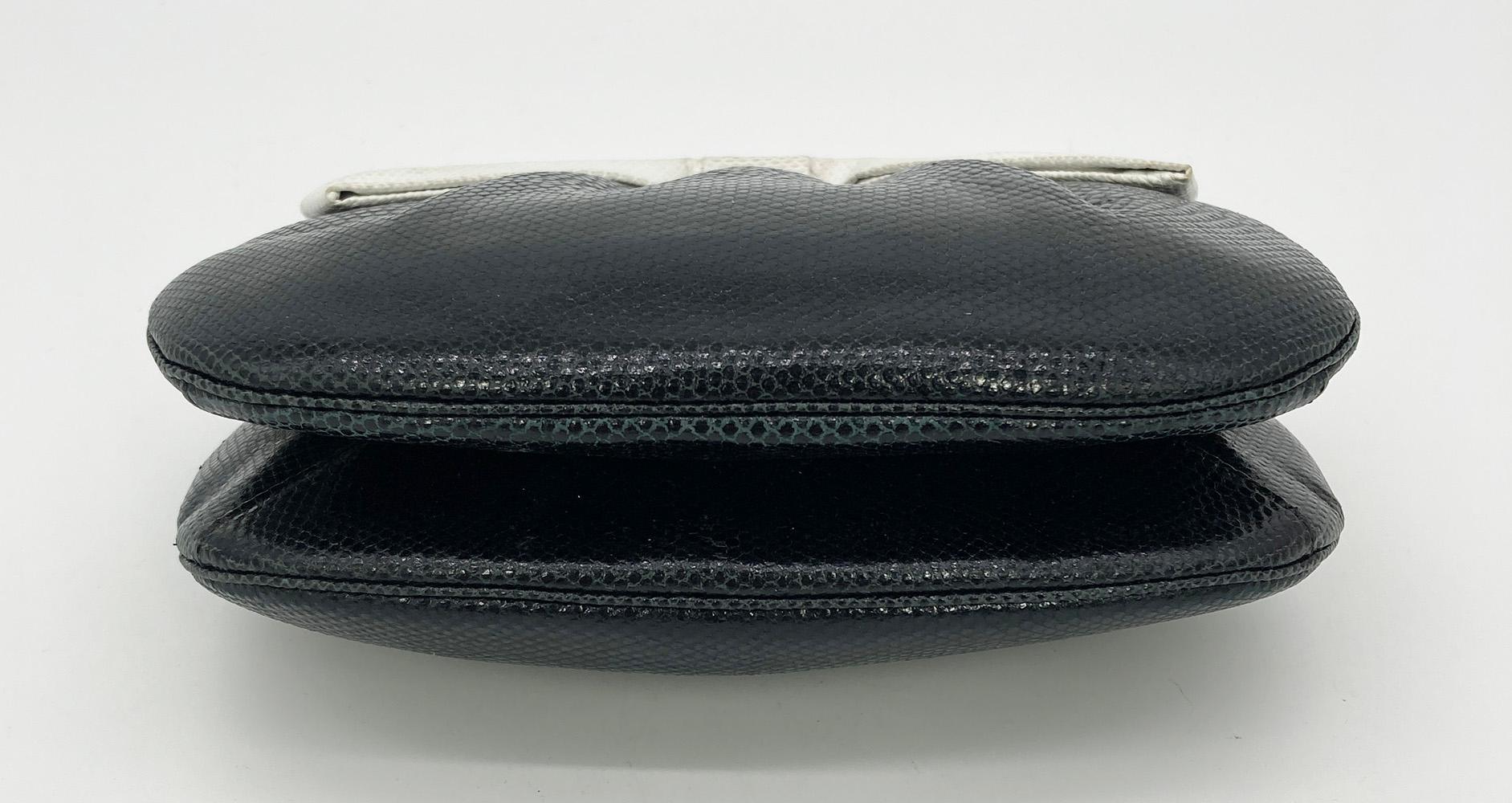 Judith Leiber Black and White Lizard Bow Front Clutch In Good Condition For Sale In Philadelphia, PA