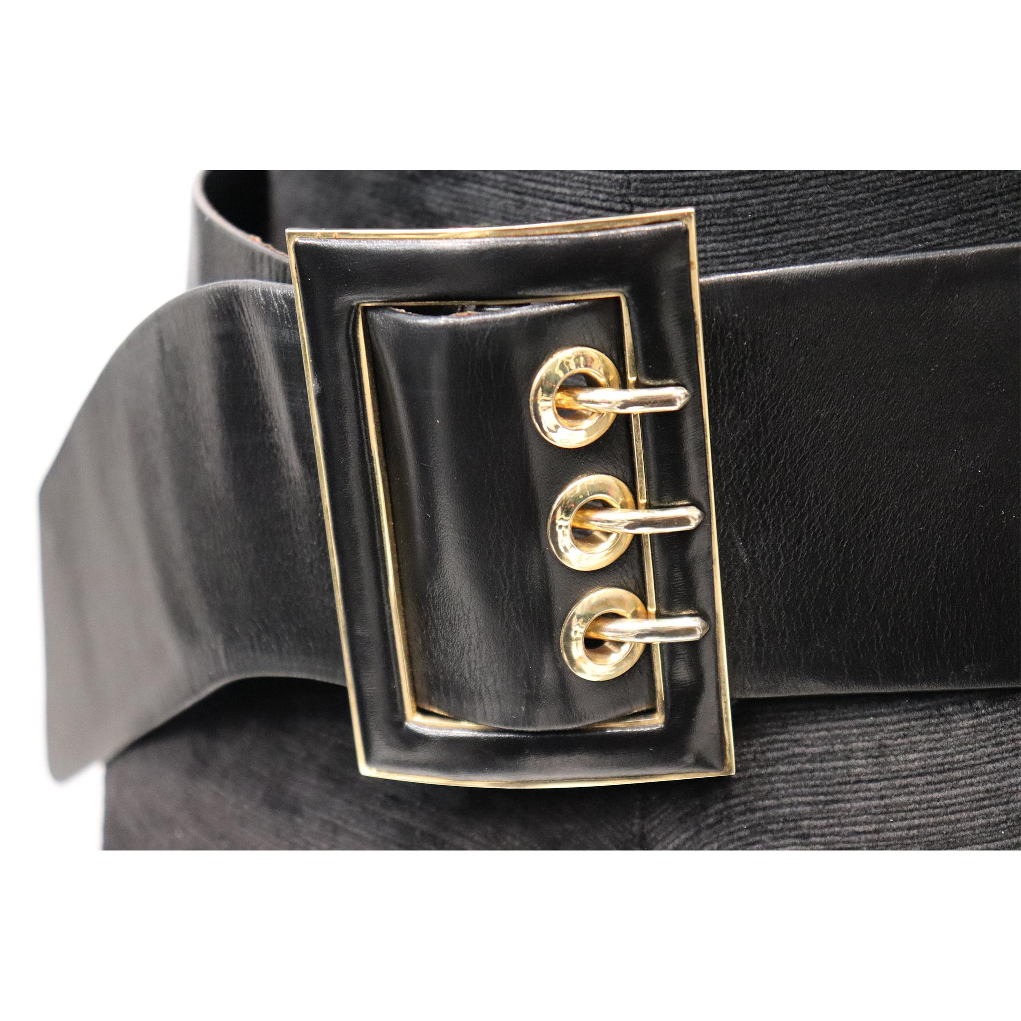 Judith Leiber Black Belt W/ Gold Rectangle Buckle  In Excellent Condition In Los Angeles, CA