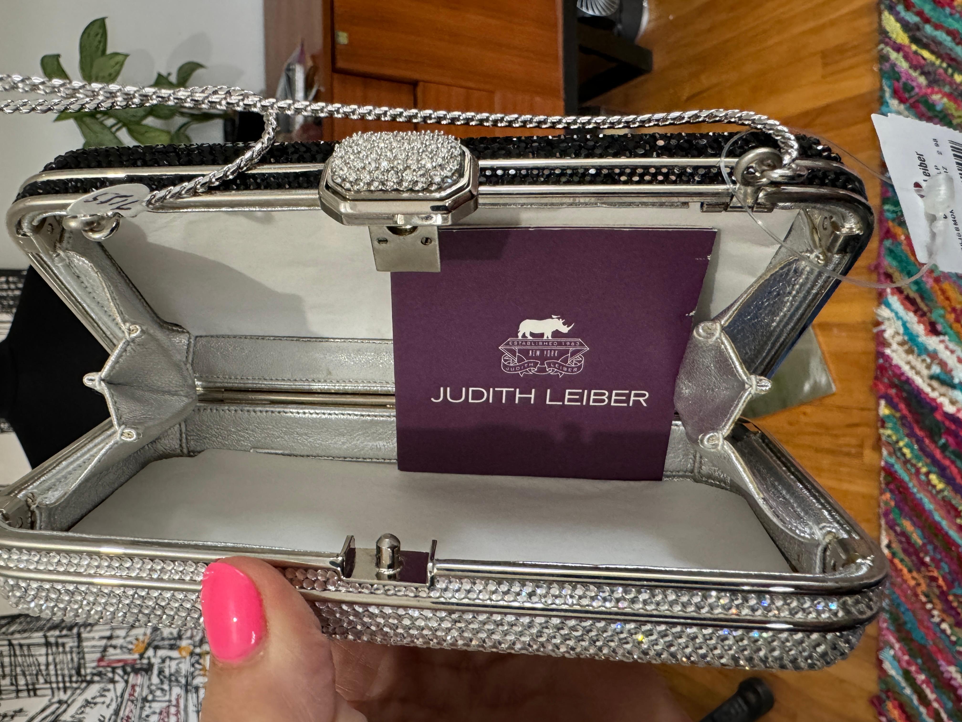 Judith Leiber, pochette minaudière noire argentée JLP double face 2625 $. Nouveau en vente 9