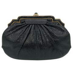 Judith Leiber - Pochette à bordure supérieure en lézard noir et or déco