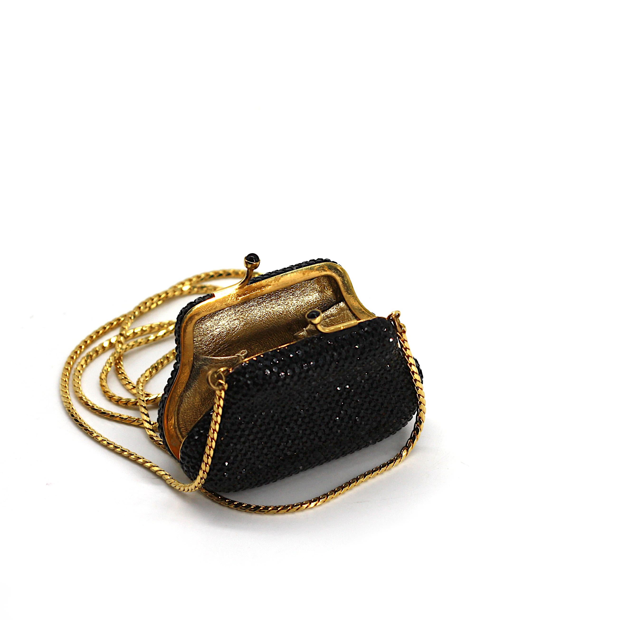 
Judith Leiber Black Minaudiere Change Purse
Signed. Shoulder-length gilt-toned chain.
Width 3 in.
Condition Report
Good condition.