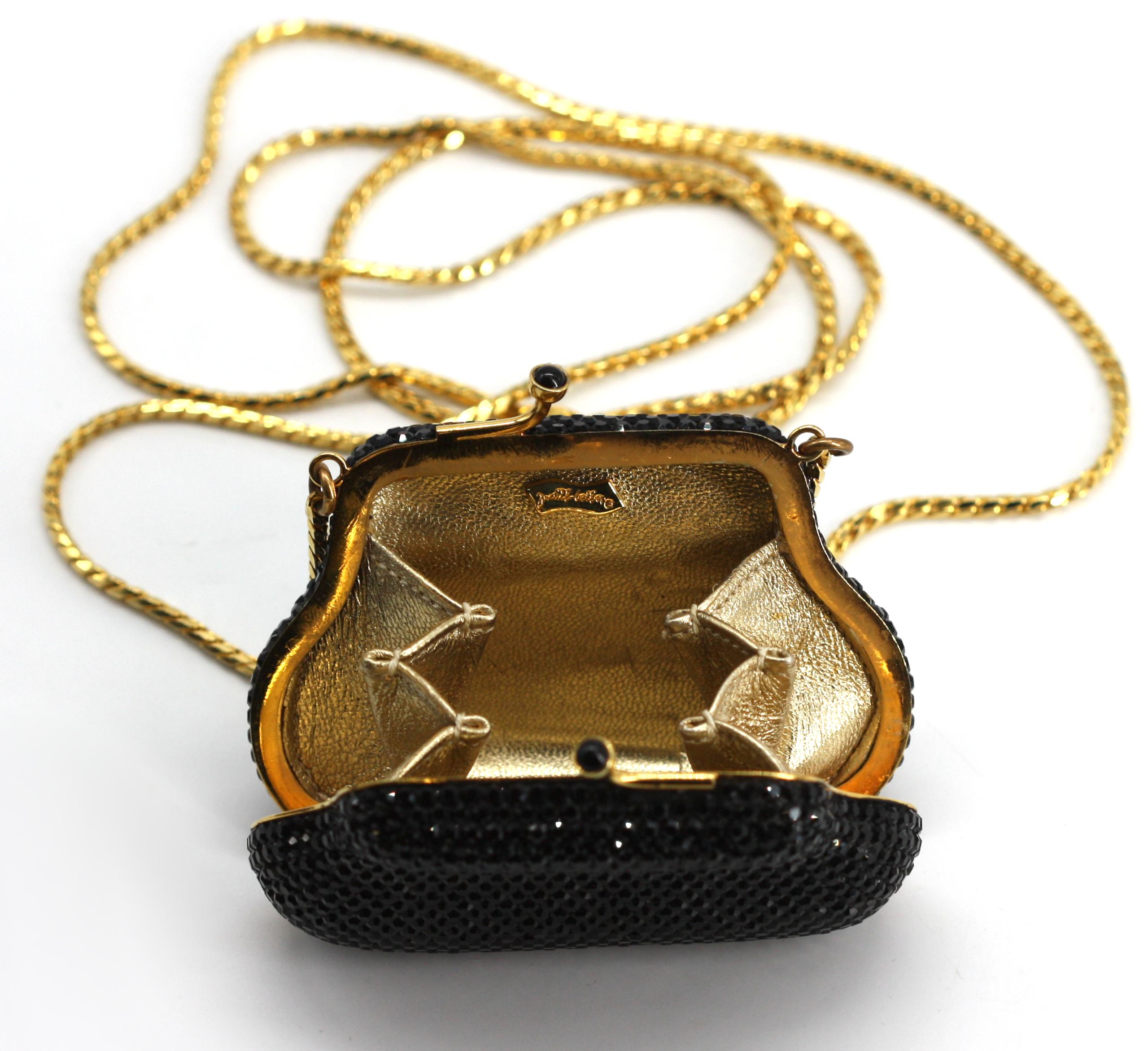 Judith Leiber Black Minaudiere Change Purse In Good Condition For Sale In West Palm Beach, FL