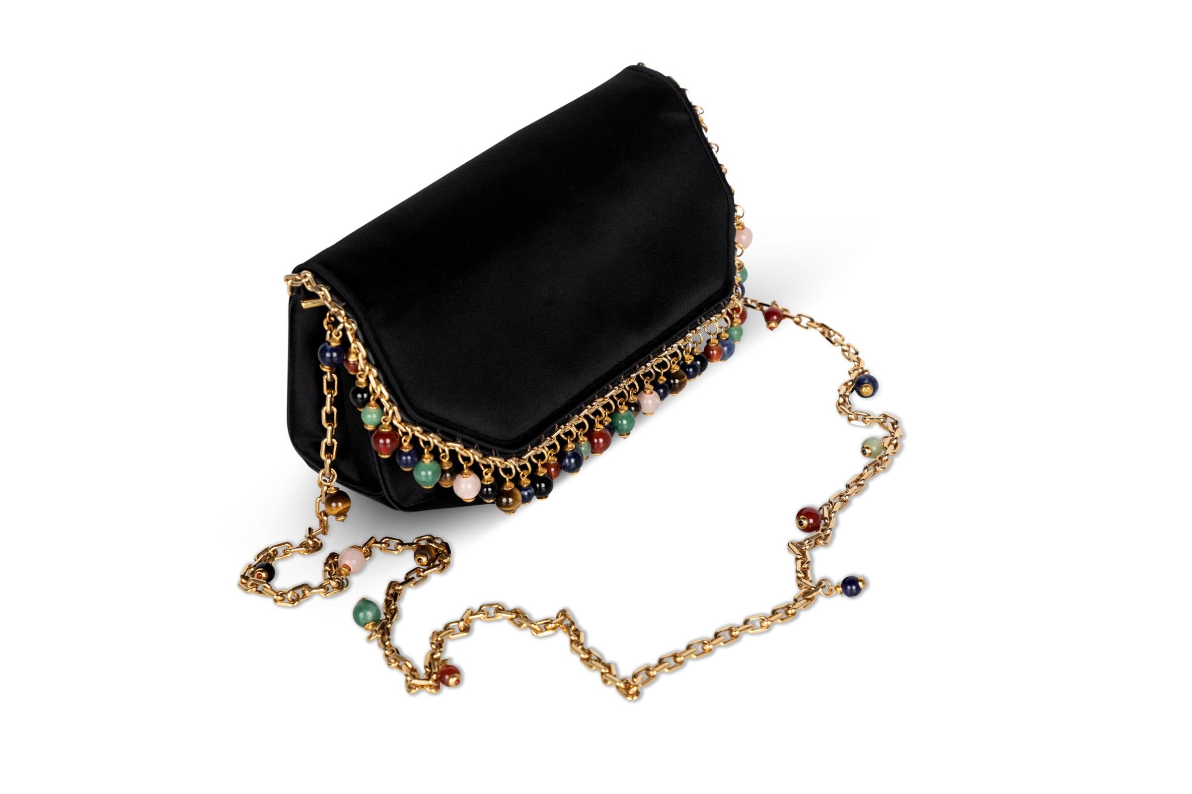 Judith Leiber’s accessory designs elicit easy elegance and sophistication. Her creative yet meticulously crafted accessories have not only embodied style but have been regarded as art pieces in their own rite. This 1990s Judith Leiber handbag is