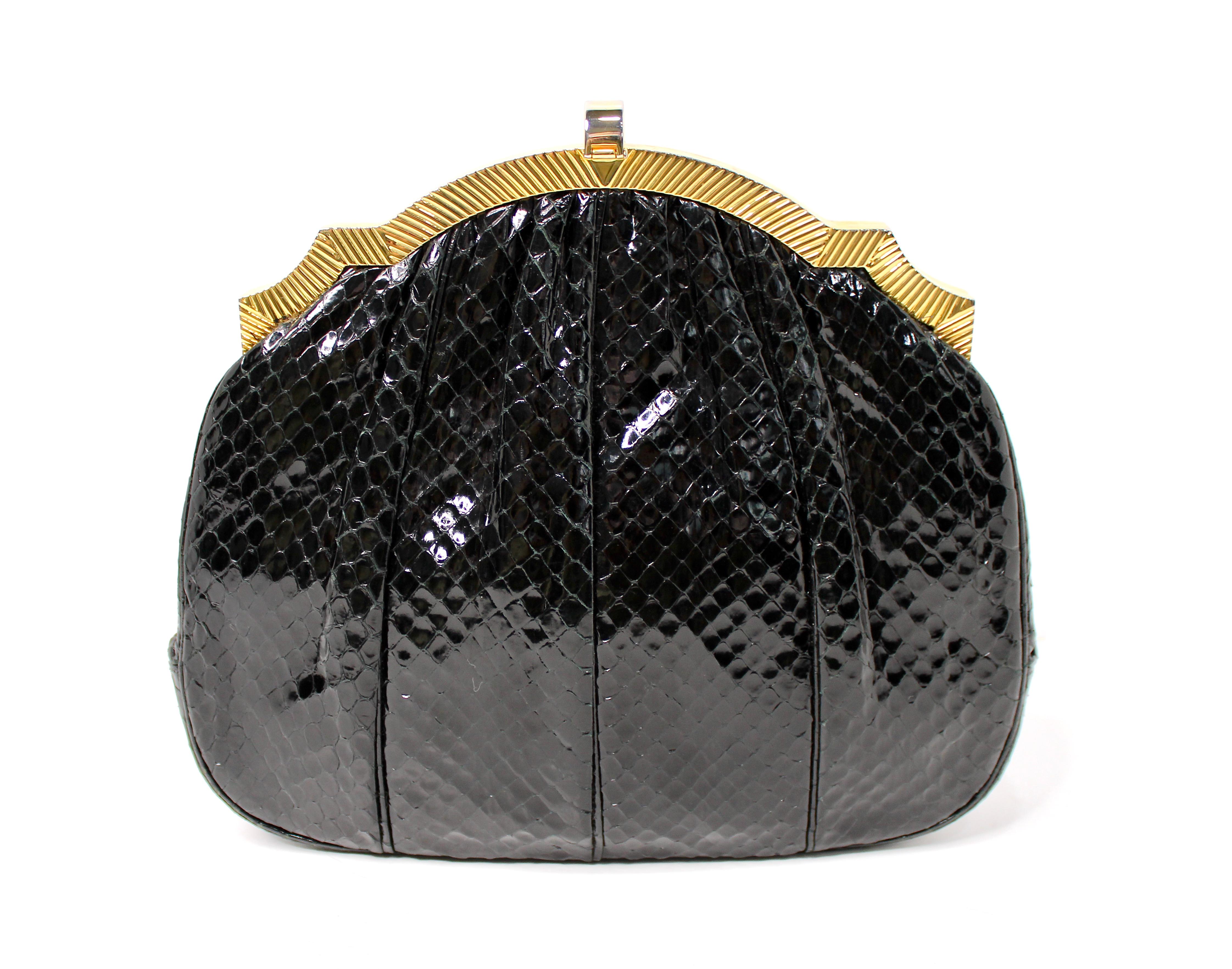 Judith Leiber Schwarze Schlangenhaut-Clutch mit Riemen circa 1980s Damen im Angebot