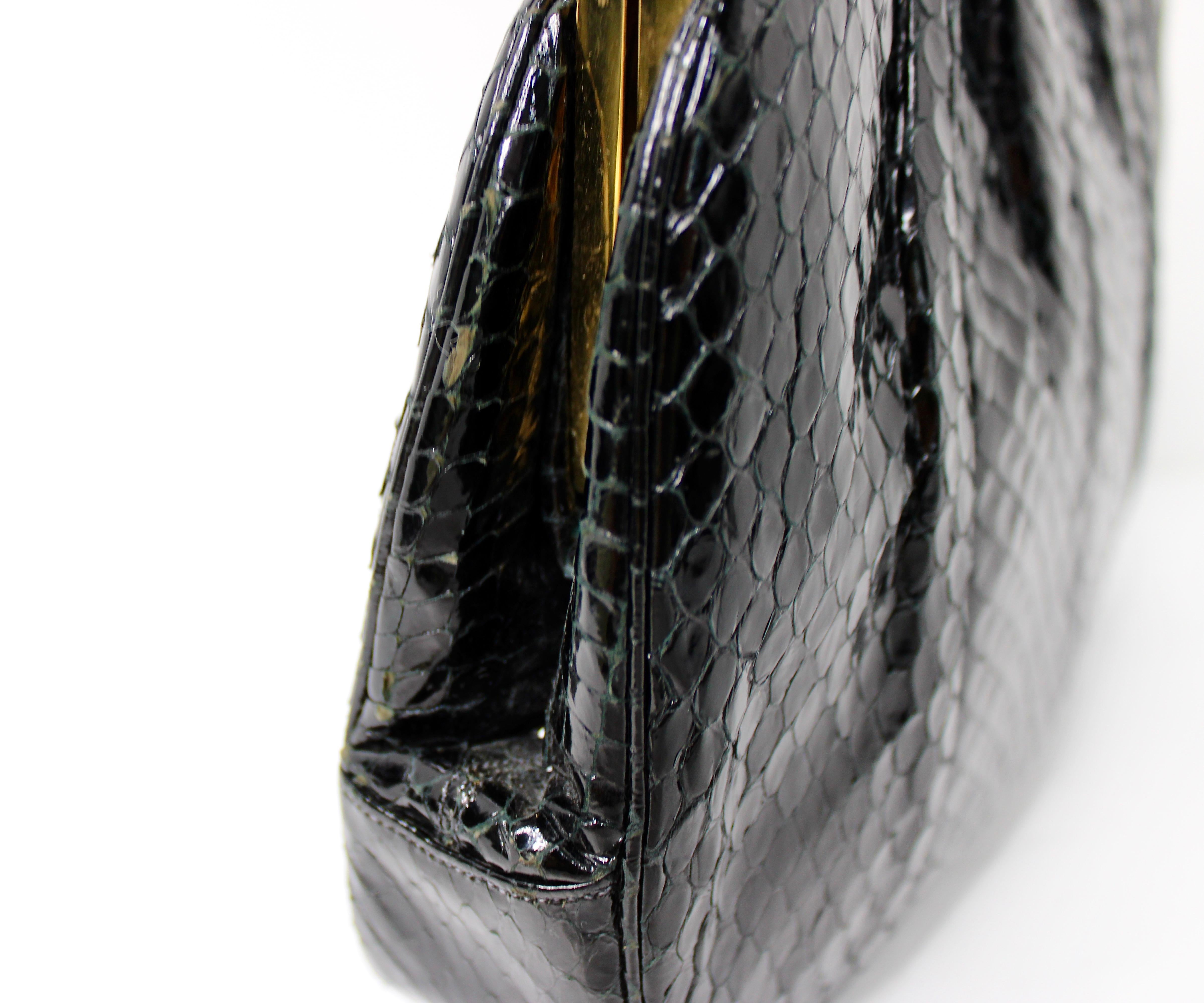 Judith Leiber Schwarze Schlangenhaut-Clutch mit Riemen circa 1980s im Angebot 1