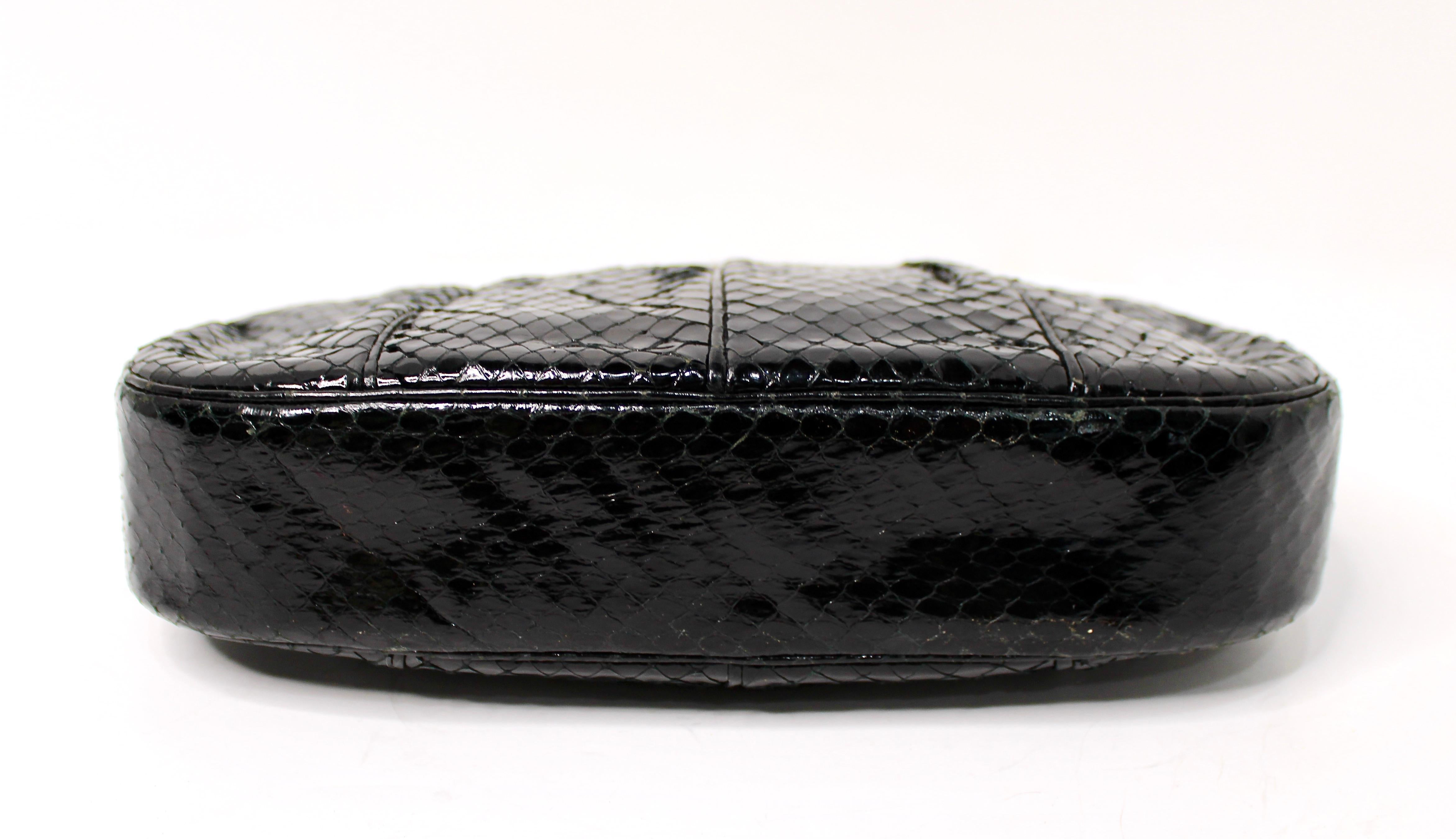 Judith Leiber Schwarze Schlangenhaut-Clutch mit Riemen circa 1980s im Angebot 3
