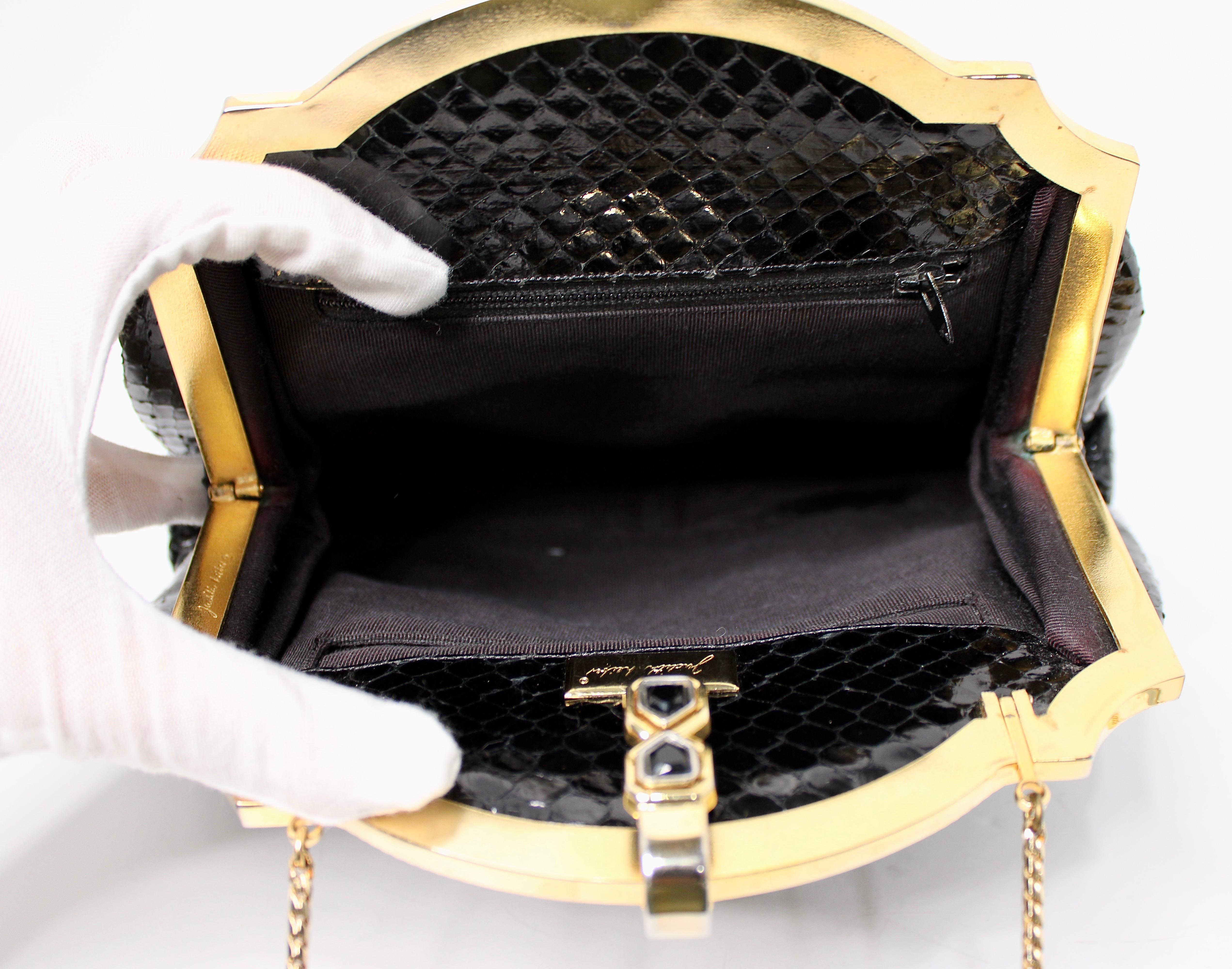 Judith Leiber Schwarze Schlangenhaut-Clutch mit Riemen circa 1980s im Angebot 4