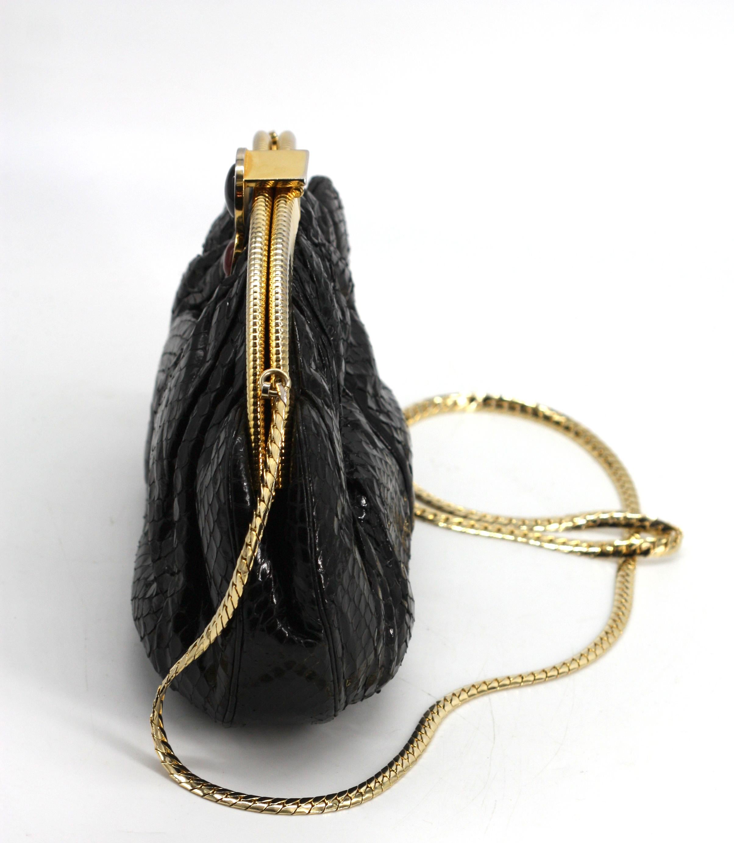Judith Leiber Bolso negro de piel de serpiente en Bueno estado para la venta en West Palm Beach, FL