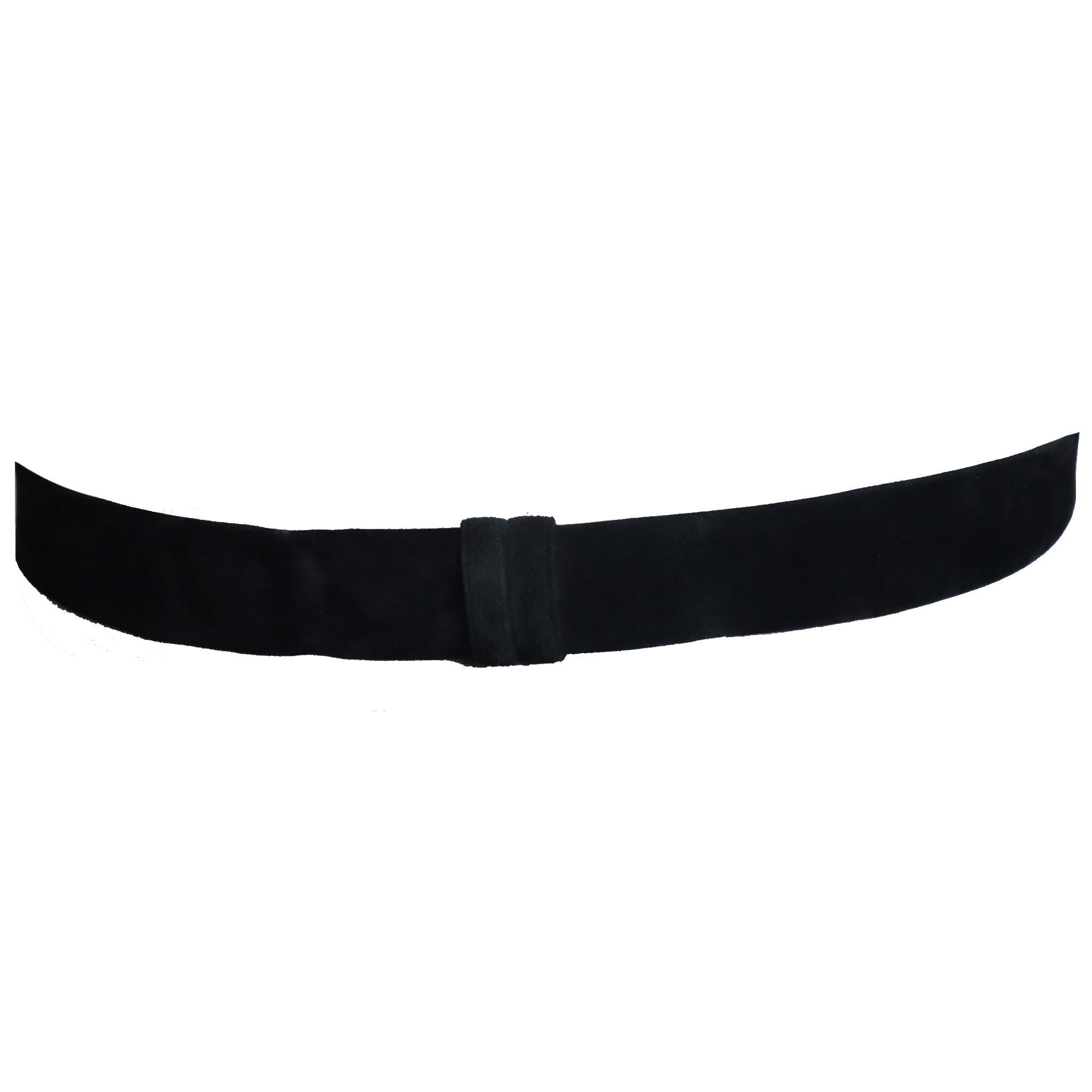 Judith Leiber Black Suede Leather Belt w/ Gold Square Buckle Circa 1990s. In excellent condition 

Measurements- 

Longest length: 34 Inches
Shortest length: 26 Inches