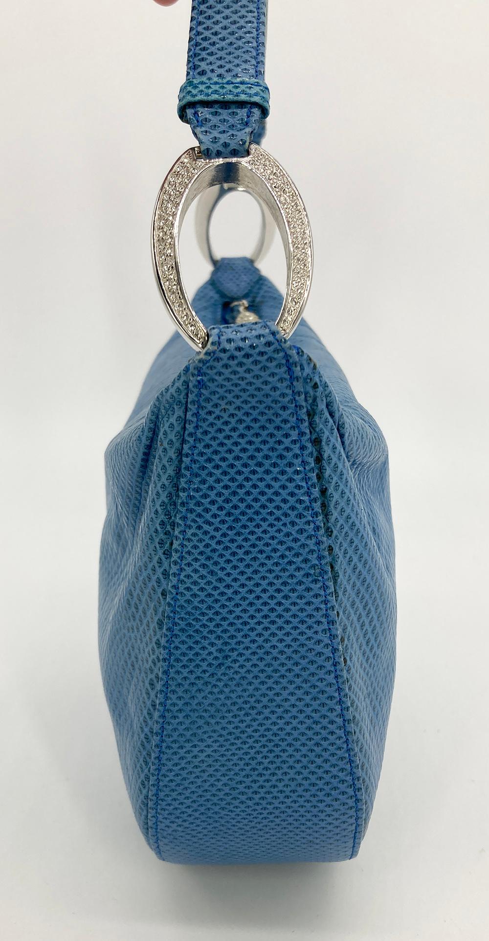 Bleu Judith Leiber - Sac à main en lézard bleu orné de cristaux en vente