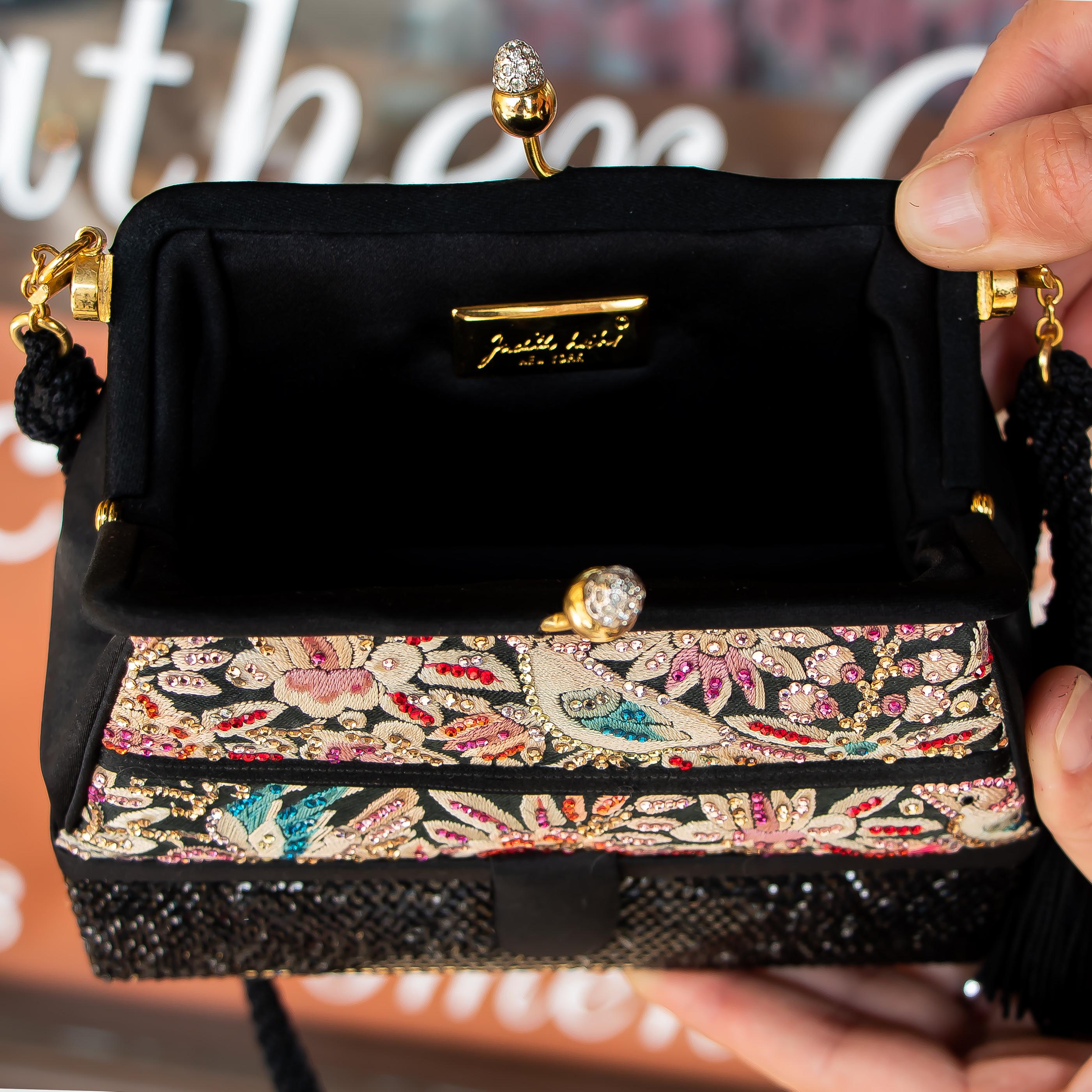 Judith Leiber Couture Bolso Coleccionable Bordado y Deslumbrante Multicolor en venta 4