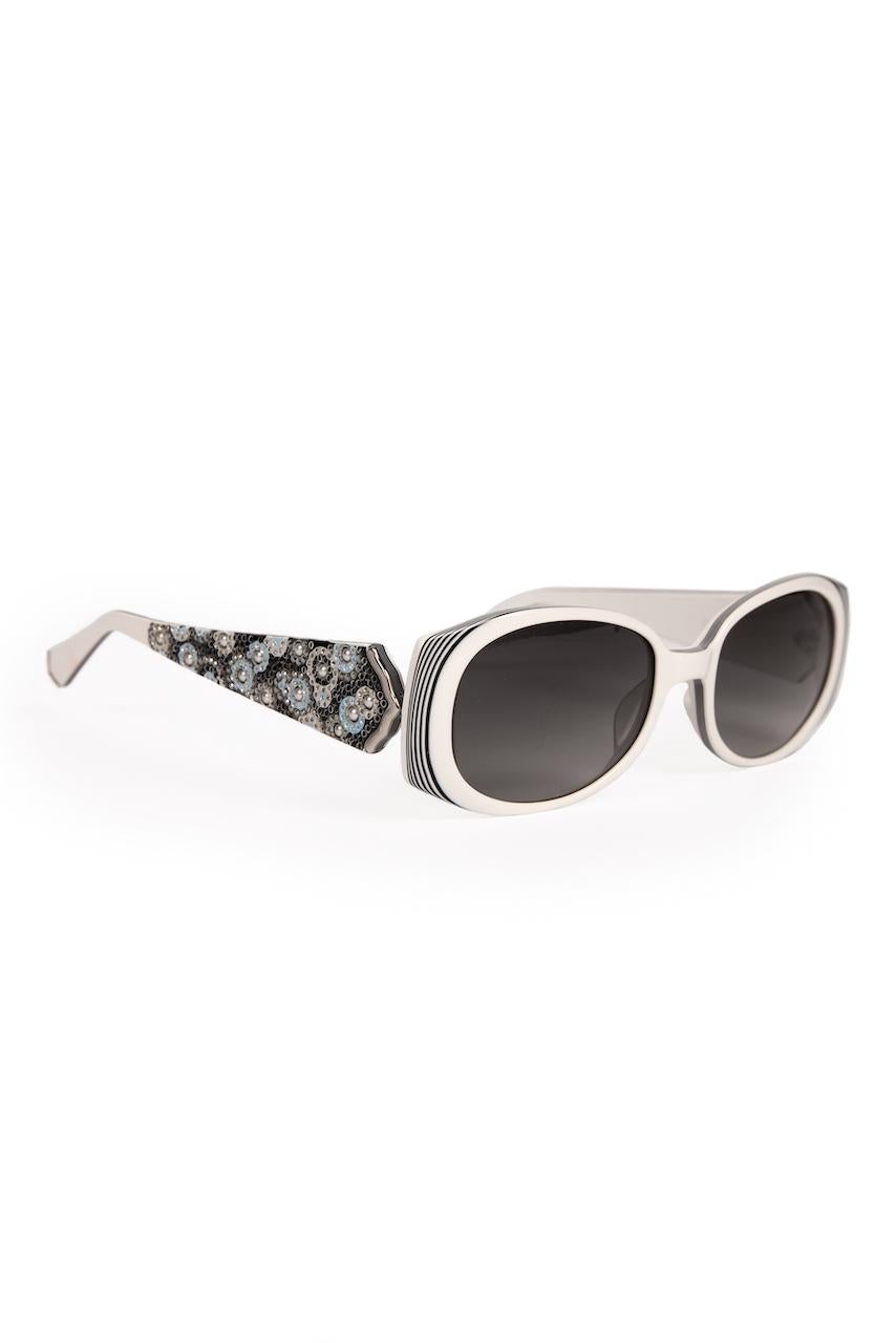 Judith Leiber Couture White and Black Crystal & Pearl Decor Sunglasses and Case For Sale 11