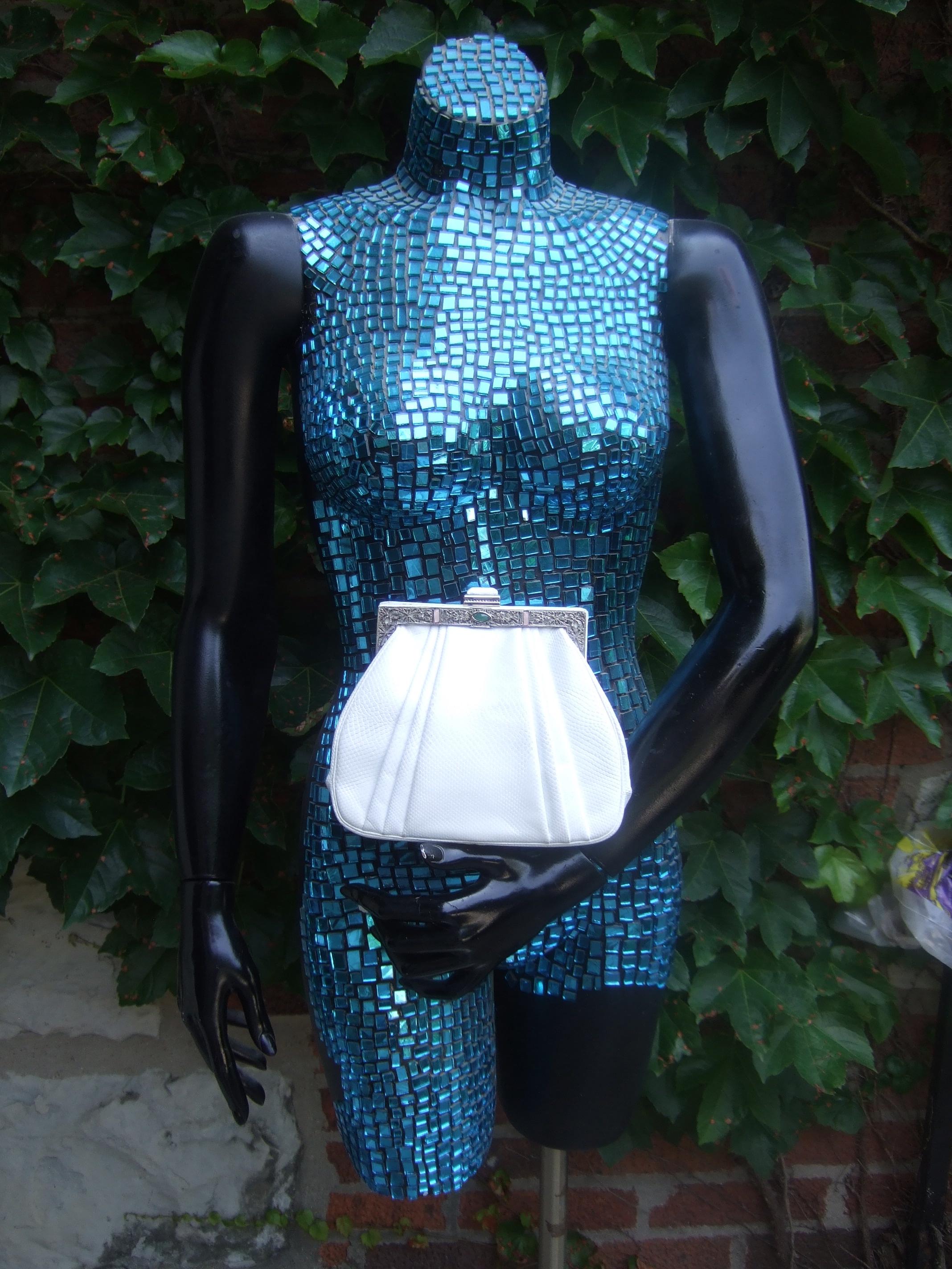 Judith Leiber Elegant White Karung Leather Clutch - Shoulder Bag c 1980s In Good Condition For Sale In University City, MO