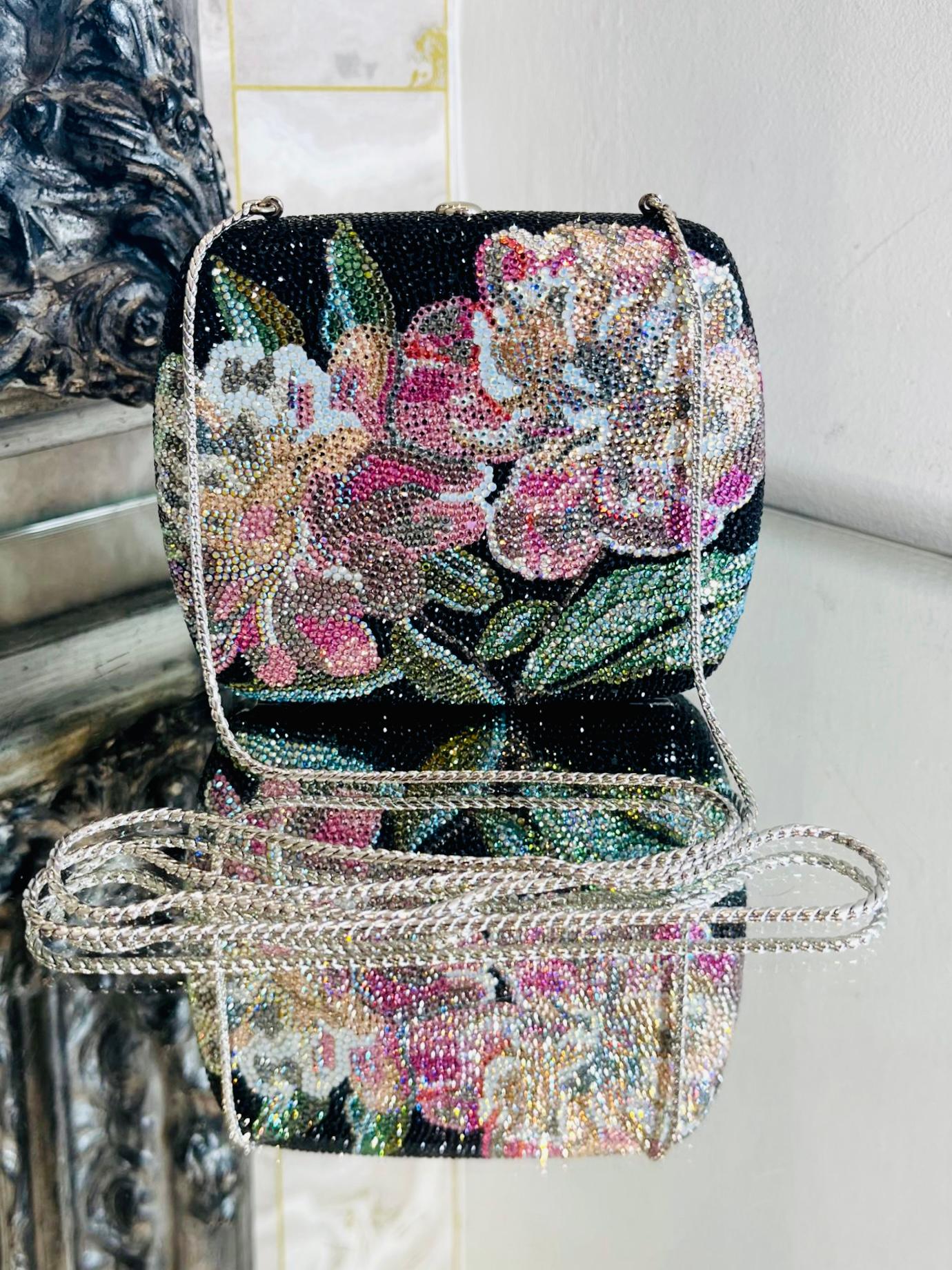 Judith Leiber Floral Crystal Box Bag

Black satin hard box bag, fully adorned with floral crystals and a silver

chain strap. Mini mirror and leather purse.

Size - Height 11.5cm, Width 13.5cm, Depth

Condition - Good (A few missing