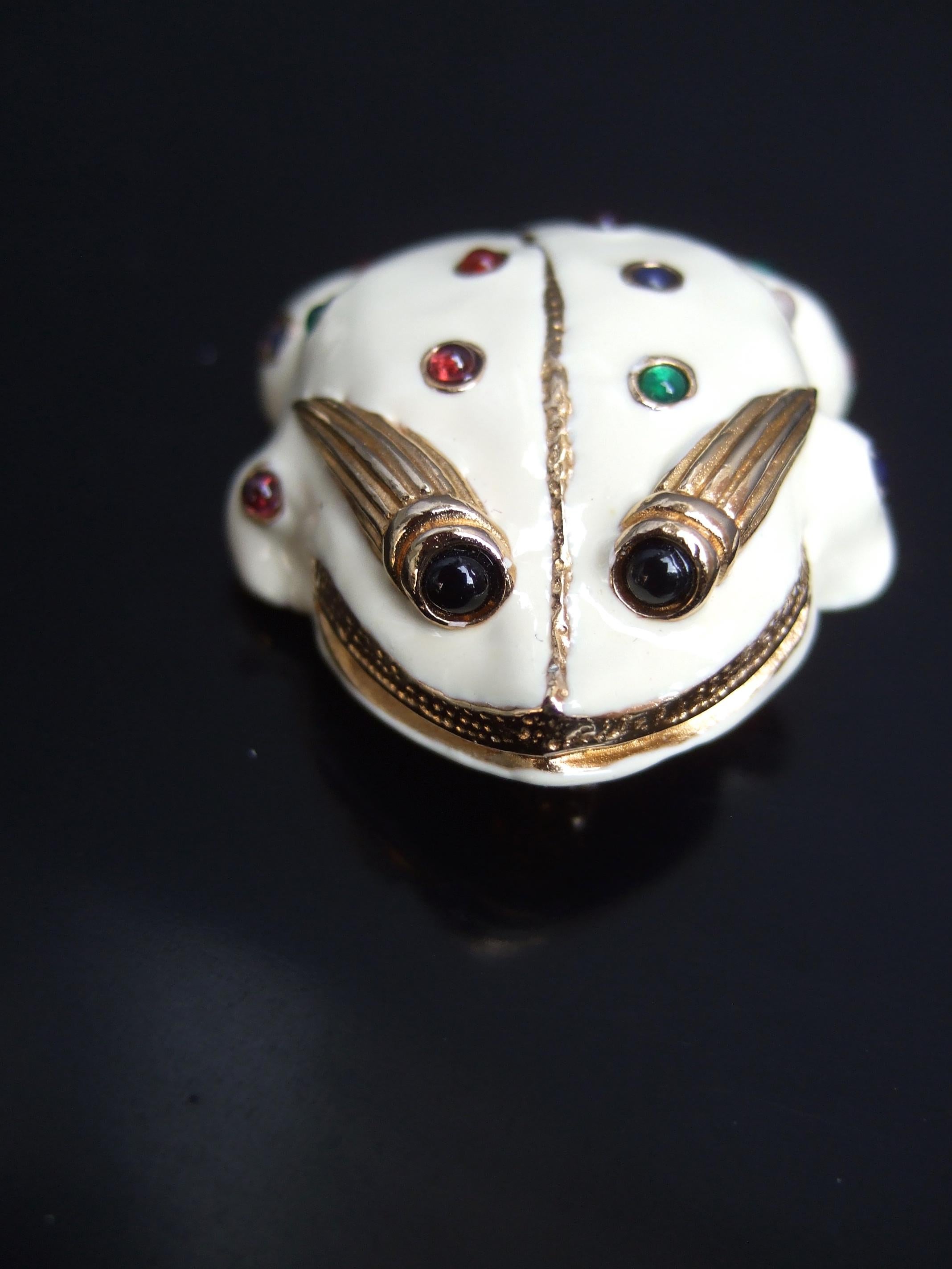 Judith Leiber Glass Cabochon Enamel Frog Brooch & Earrings Set c 1980s  In Good Condition For Sale In University City, MO