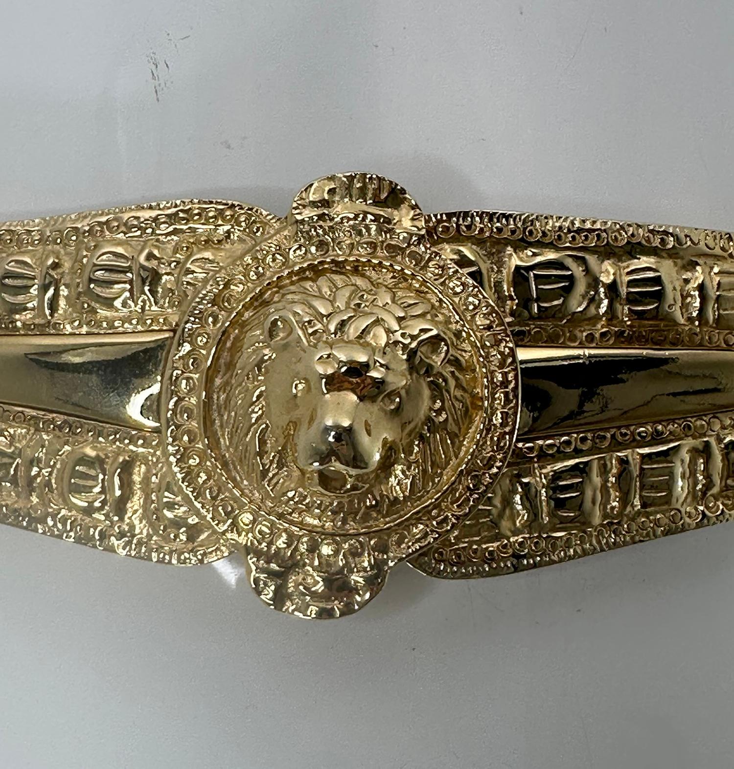 Judith Leiber, fibbia a testa di leone in metallo dorato con espansione  Cintura in vendita 7