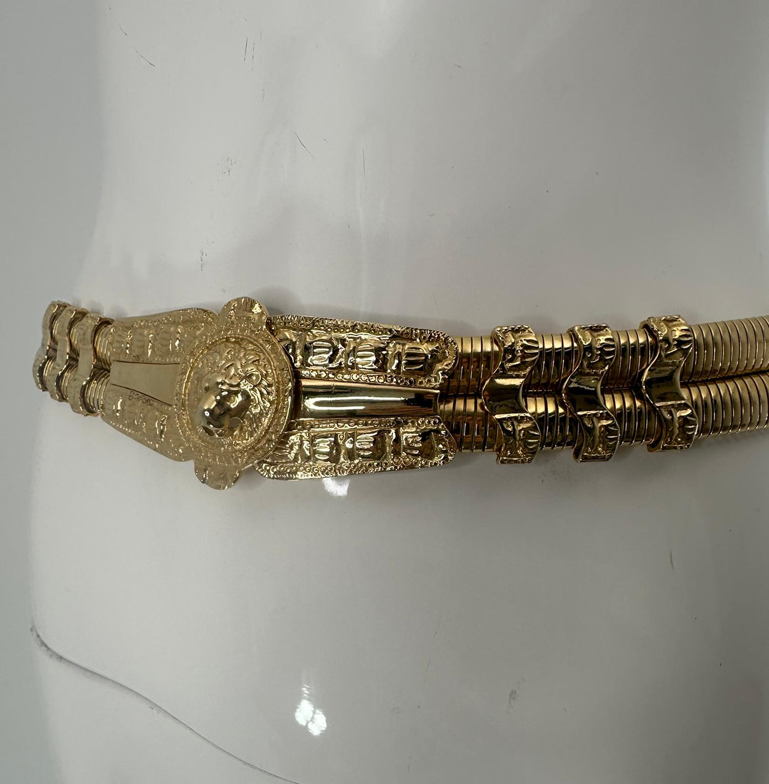 Judith Leiber, fibbia a testa di leone in metallo dorato con espansione  Cintura in vendita 4