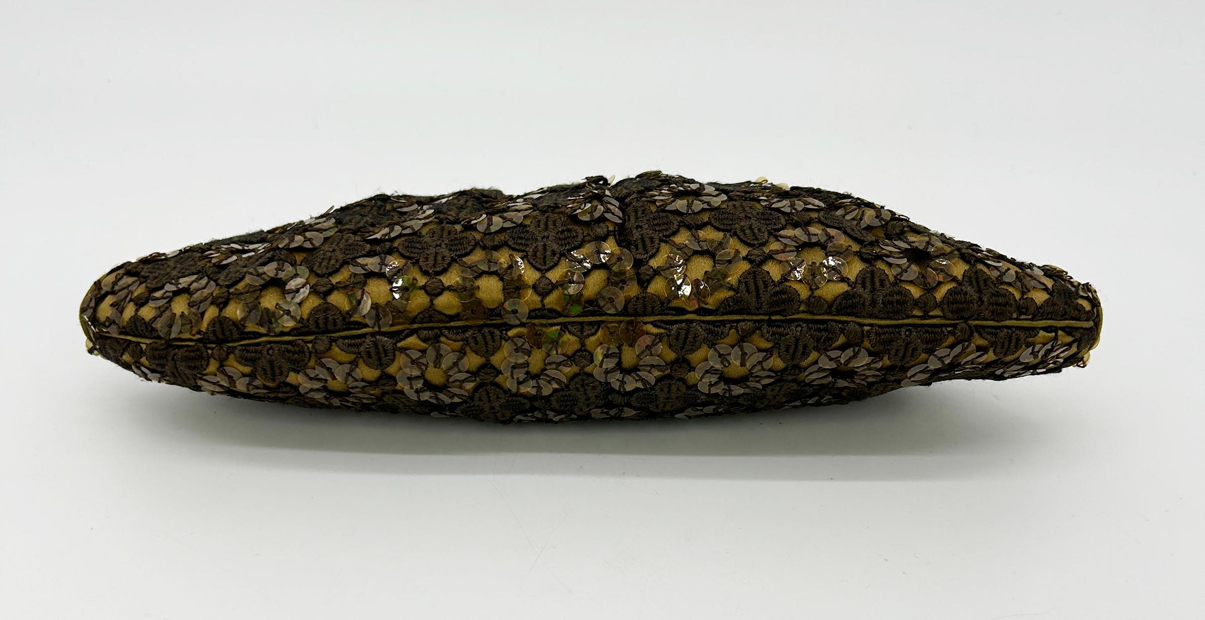 Judith Leiber Green Lace Sequin Silk Crystal Top Clutch In Excellent Condition For Sale In Philadelphia, PA
