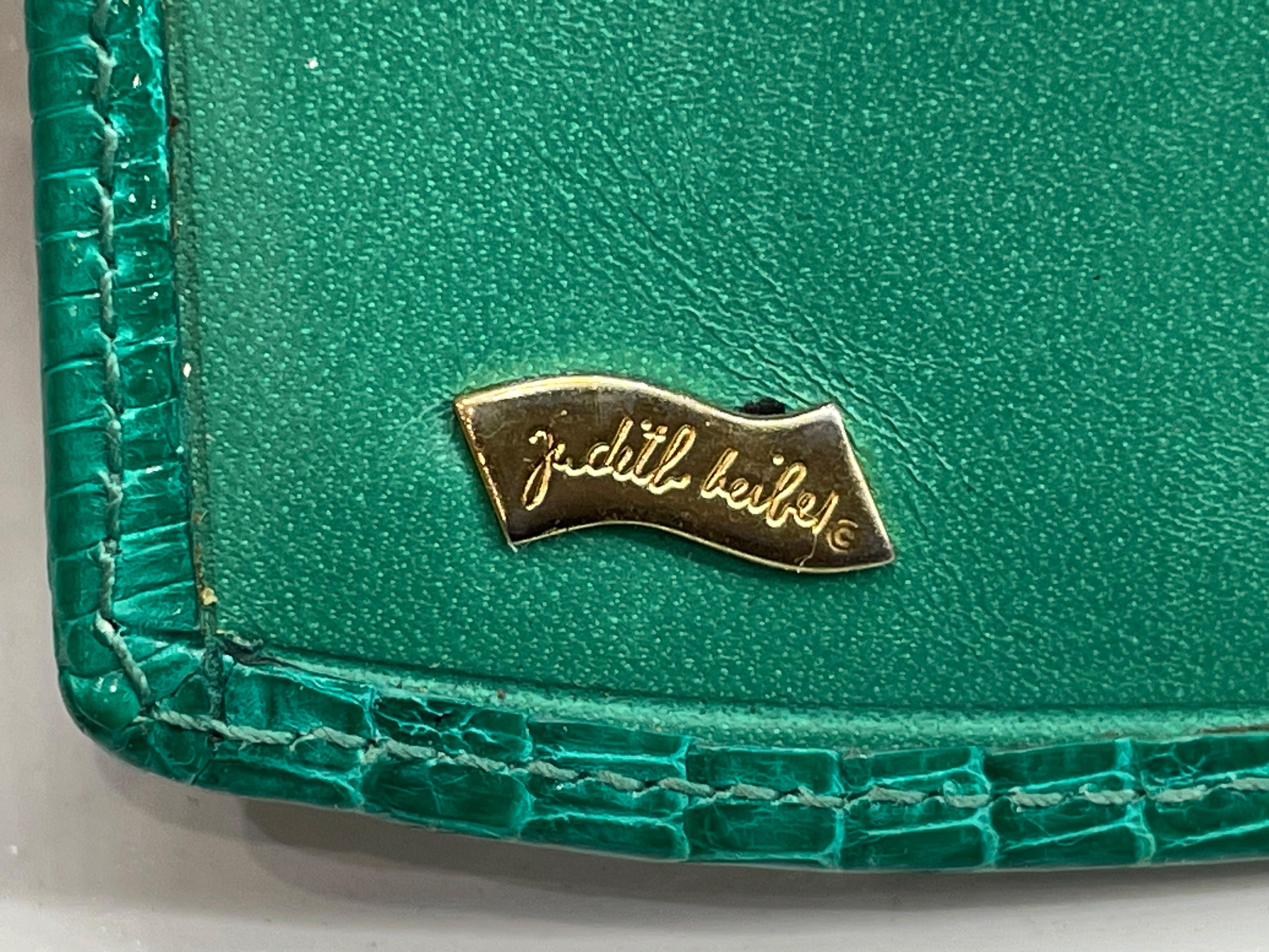 JUDITH LEIBER Green Lizard Skin Wallet with Gold Clasp For Sale 5