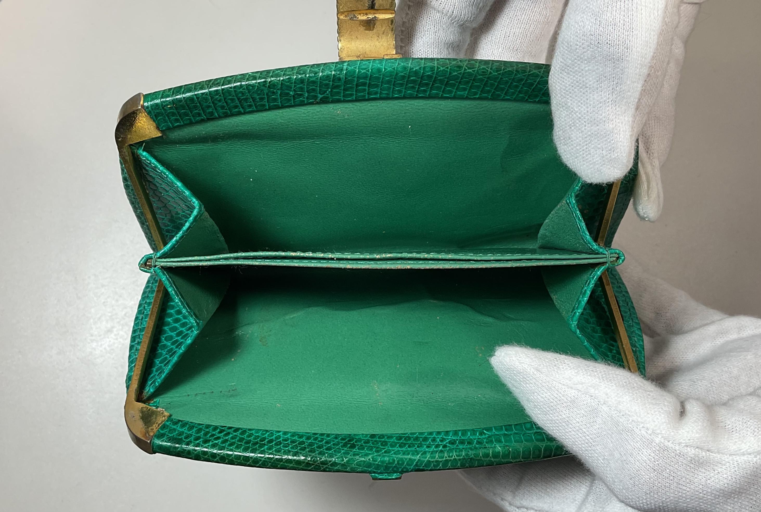 JUDITH LEIBER Green Lizard Skin Wallet with Gold Clasp For Sale 2